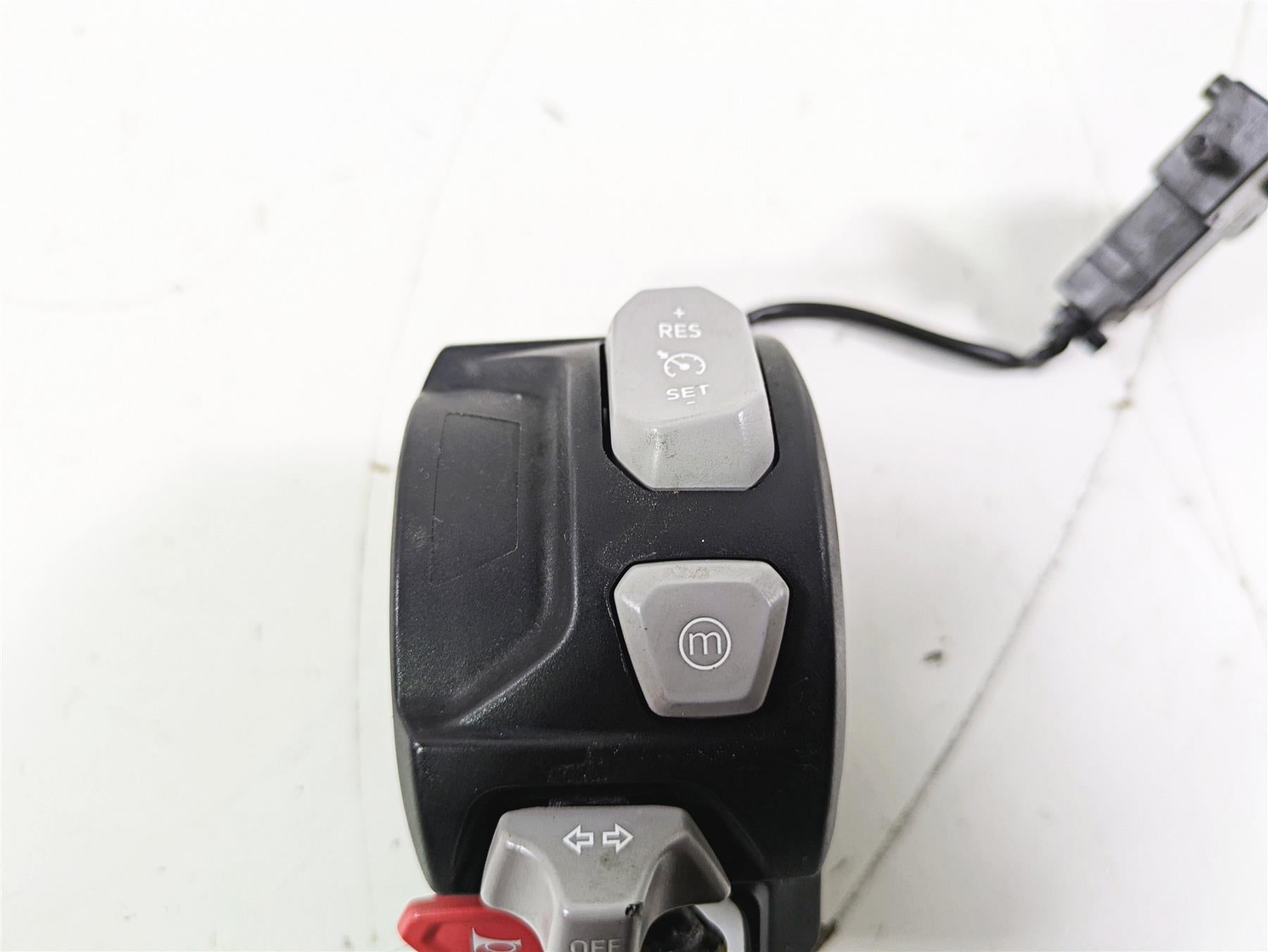 2019 Triumph Speed Triple RS 1050 Left Hand Control Switch READ T2044780 {{ shop.shopifyCountryName }} - Mototech271