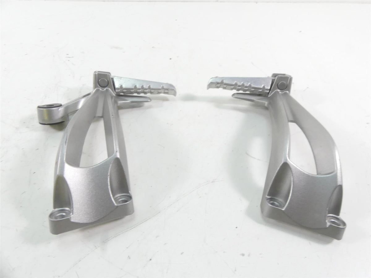 2007 Yamaha FZ1 Fazer Rear Passenger Footpeg Foot Peg Set 2D1-2742L-00-00 {{ shop.shopifyCountryName }} - Mototech271