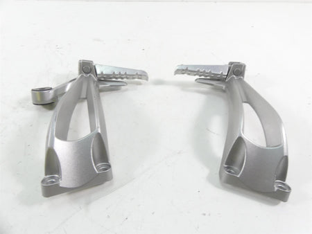 2007 Yamaha FZ1 Fazer Rear Passenger Footpeg Foot Peg Set 2D1-2742L-00-00 {{ shop.shopifyCountryName }} - Mototech271