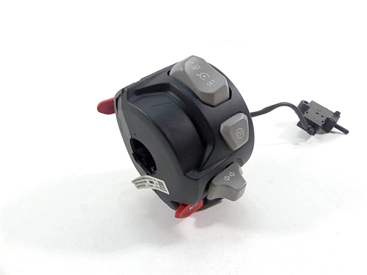 2022 Triumph Speed Triple 1200 RS Left Hand Light Control Switch -Read T2044136 {{ shop.shopifyCountryName }} - Mototech271