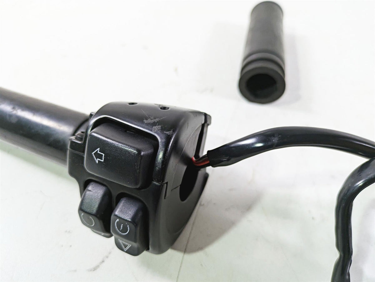 2018 Harley Softail FXFBS Fat Bob Right Hand Control Switch Start Stop 71500462 {{ shop.shopifyCountryName }} - Mototech271