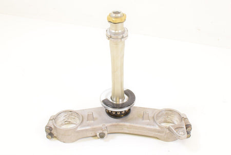 2006 Suzuki GSX1300 R Hayabusa Lower Triple Tree Steering Clamp 51410-24F30 {{ shop.shopifyCountryName }} - Mototech271
