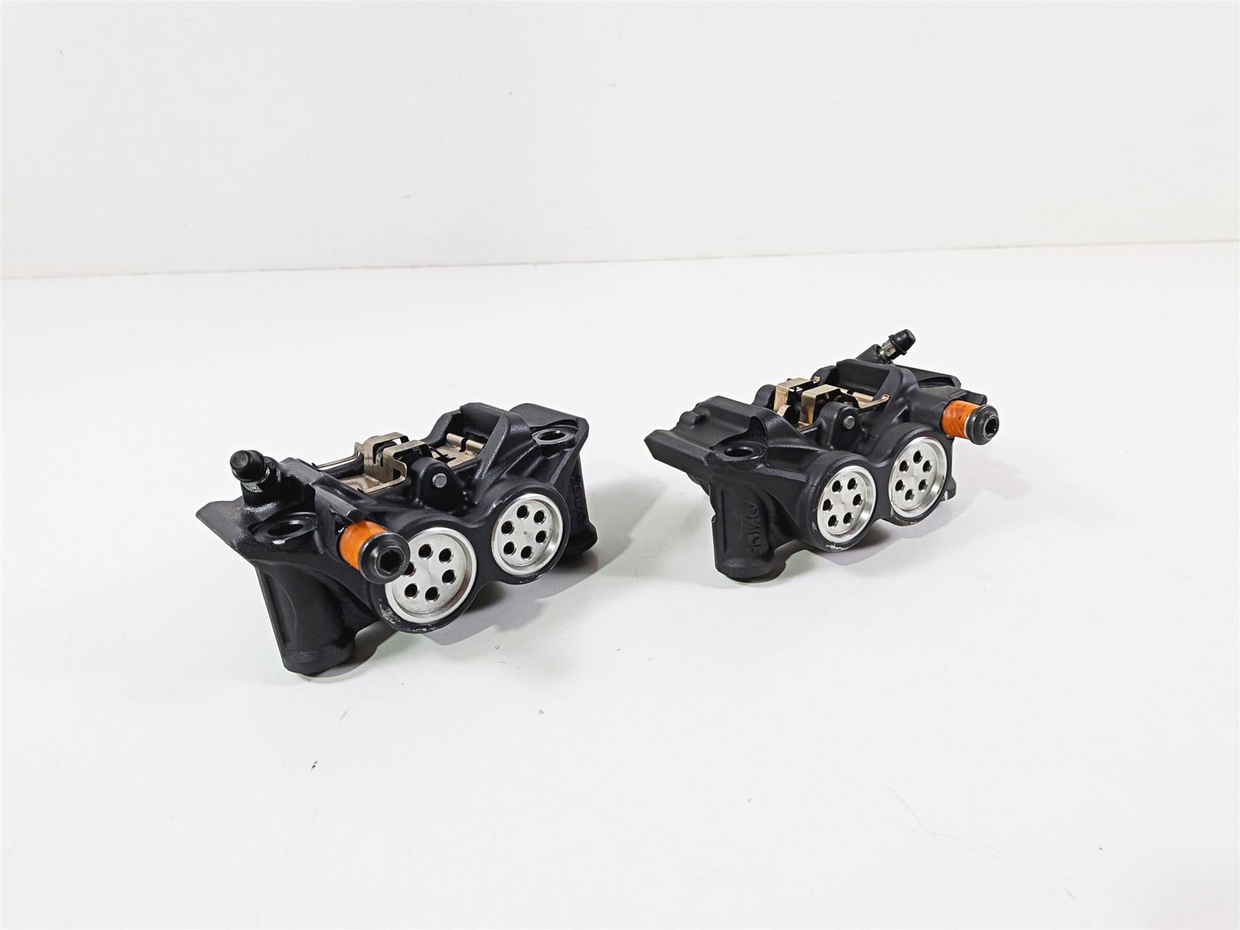 2024 Yamaha YZF R1 RN65 Front Brake Caliper Set 108mm - Read B3L-2580T-00-00 {{ shop.shopifyCountryName }} - Mototech271
