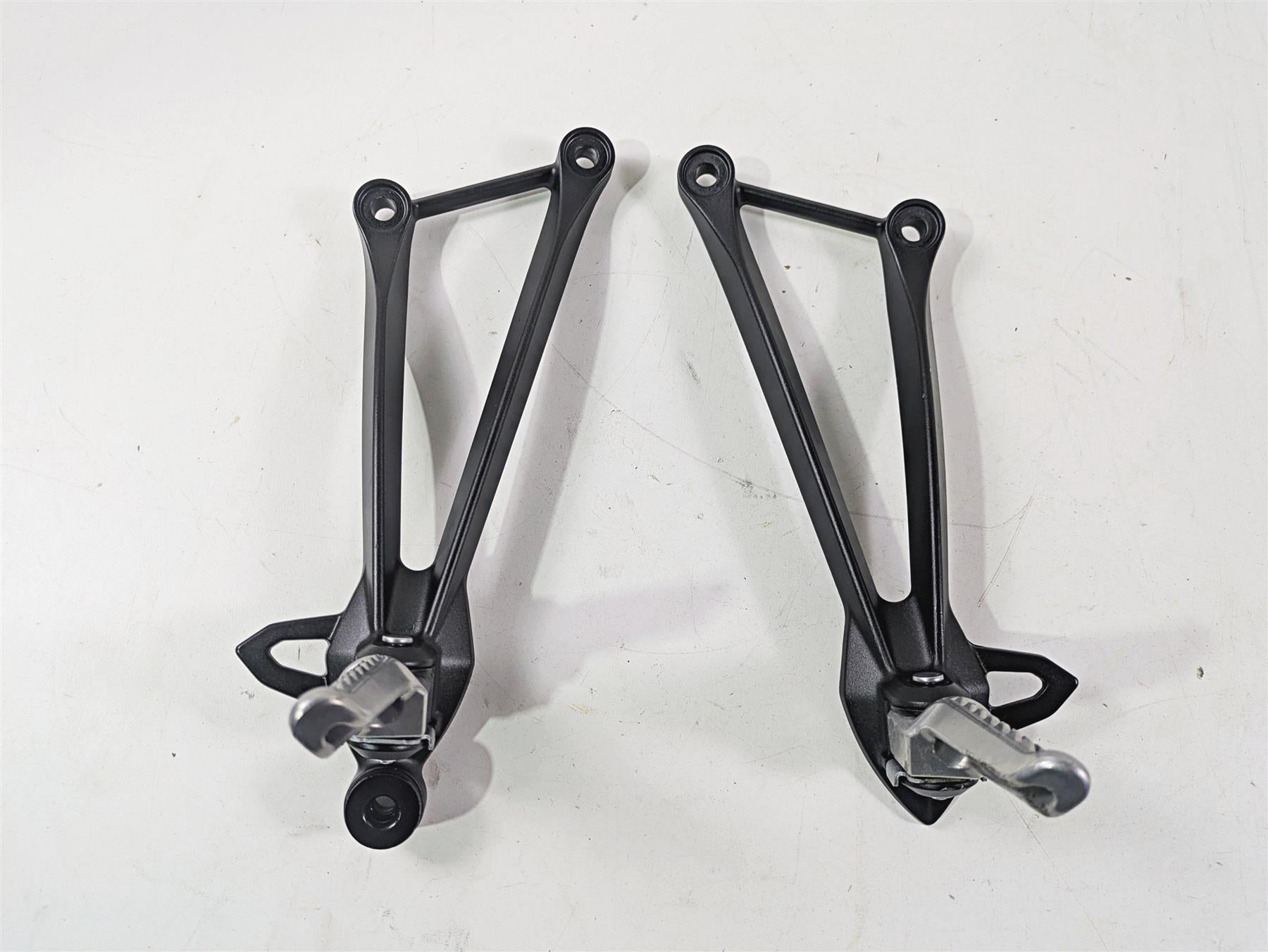 2024 Kawasaki ZX6R ZX636 Ninja Passenger Footpeg Foot Peg Set 35063-0444-18R {{ shop.shopifyCountryName }} - Mototech271