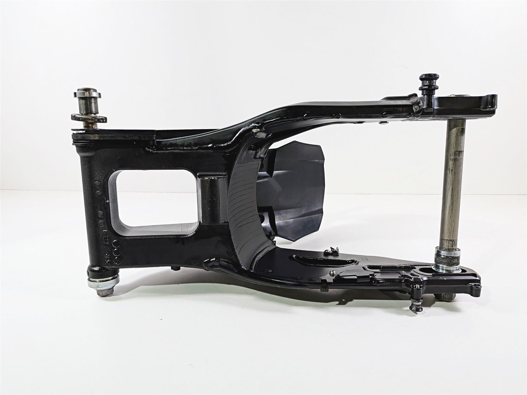 2024 Yamaha YZF R1 RN65 Rear Swing Arm Swingarm Suspension B3L-22110-00-00 {{ shop.shopifyCountryName }} - Mototech271