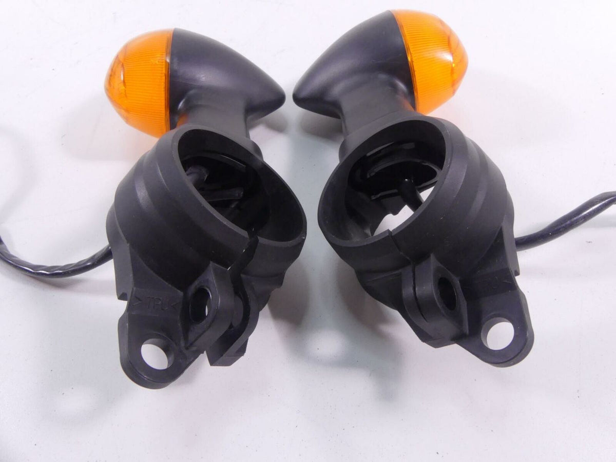2019 Yamaha VMX17 V-Max 1700 Front Blinker Turn Signal Set - Read 2S3-83310-10-0 {{ shop.shopifyCountryName }} - Mototech271