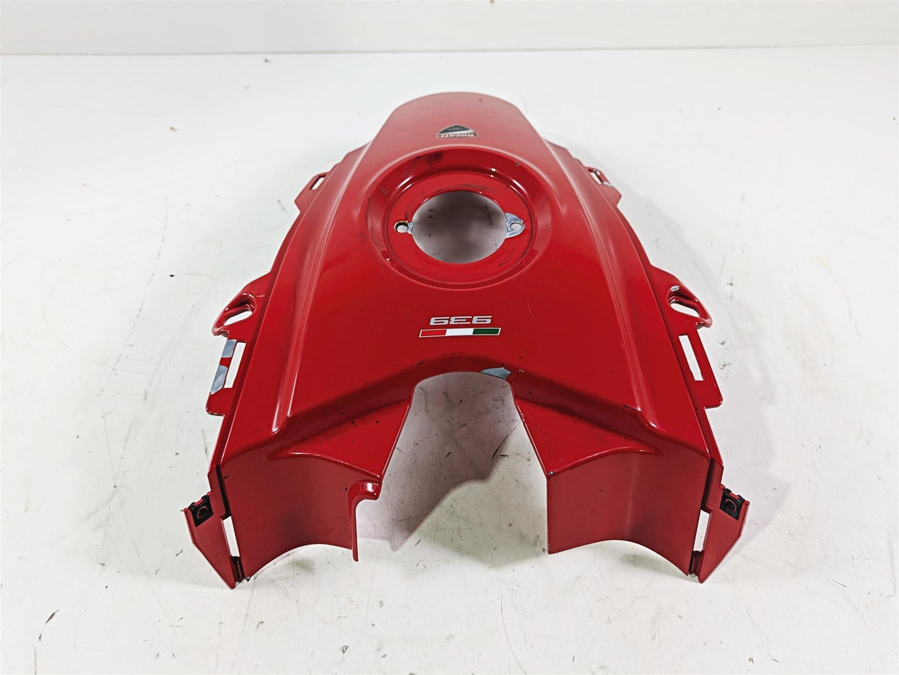 2018 Ducati Hypermotard 939 SP Center Tank Fairing Cover 480P5672E {{ shop.shopifyCountryName }} - Mototech271