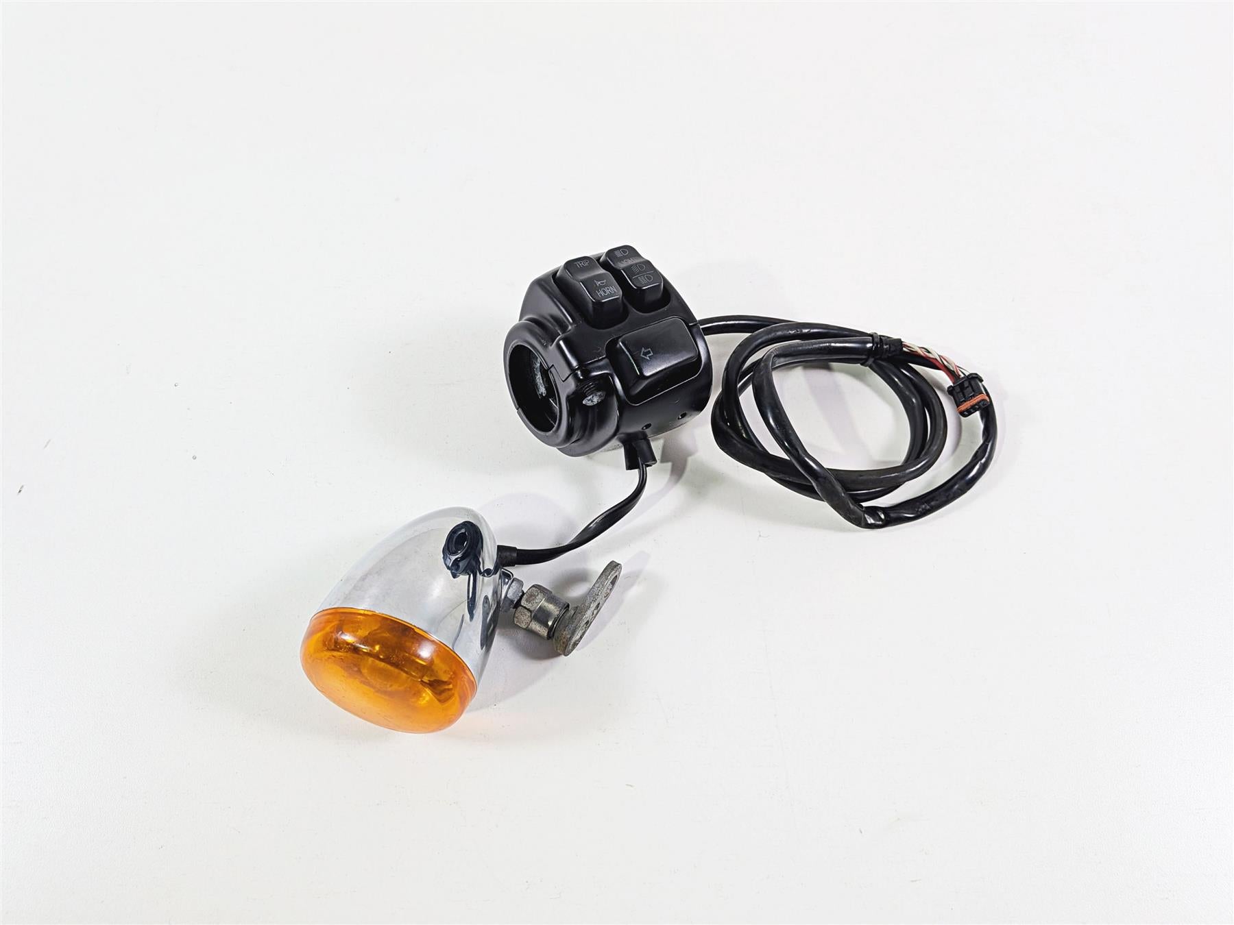 2014 Harley FXDL Dyna Low Rider Left Hand Control Switch + Blinker 72945-12A {{ shop.shopifyCountryName }} - Mototech271