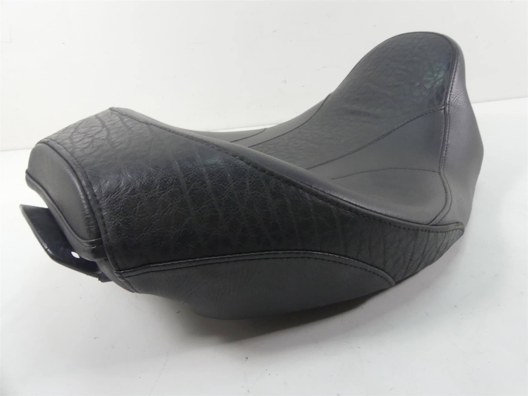 2010 Harley Touring FLHX Street Glide Elephant Skin Solo CVO Seat 52000052 {{ shop.shopifyCountryName }} - Mototech271