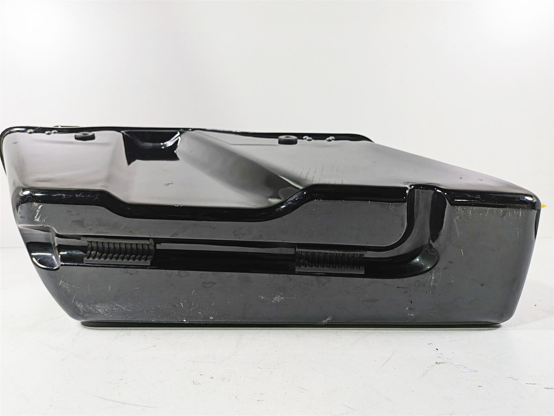 2020 Harley Touring FLHT Electra Glide Right Saddlebag Saddle Bag -Read 90200412 {{ shop.shopifyCountryName }} - Mototech271