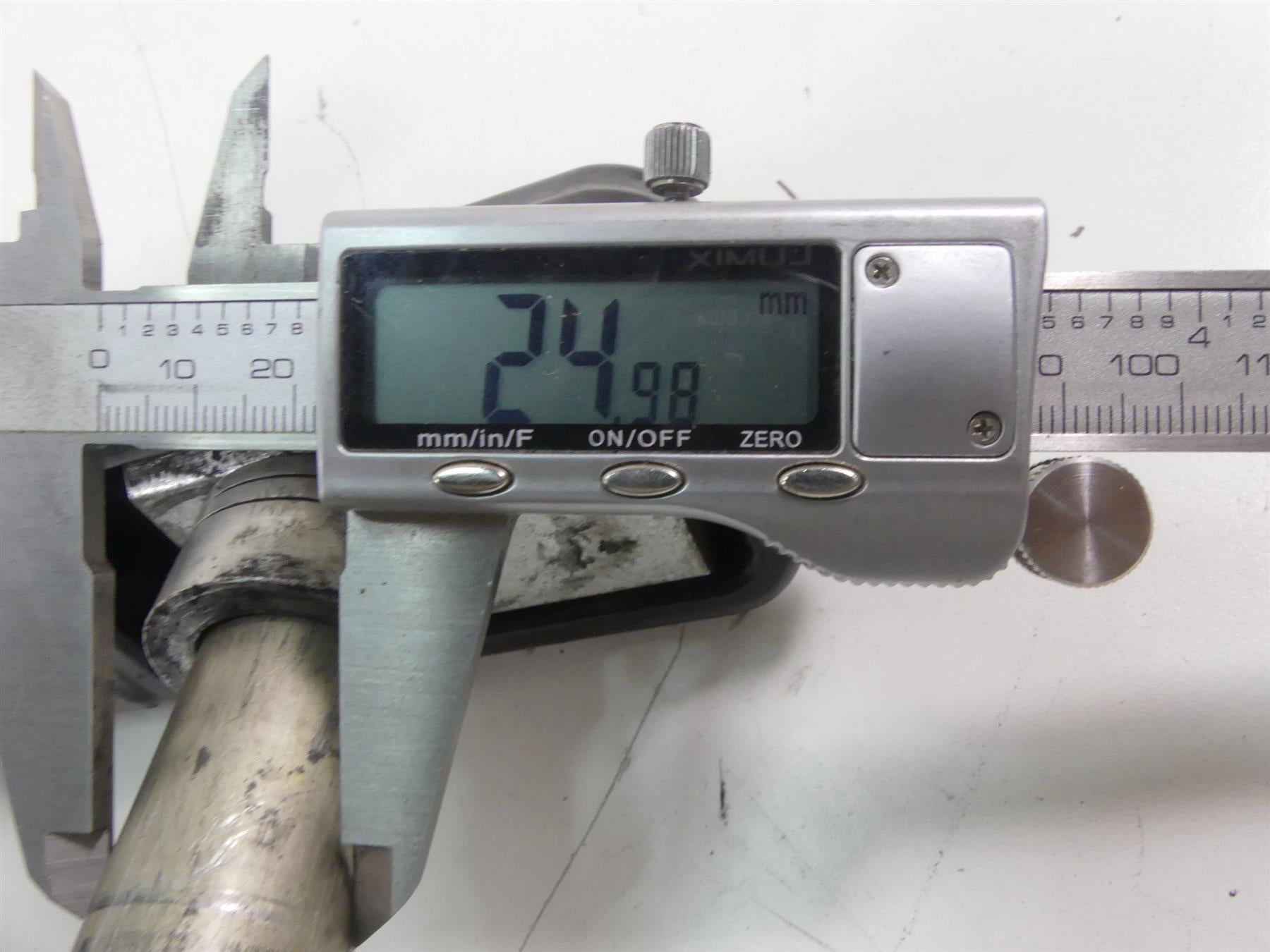 2009 Harley FXDF Dyna Fat Bob Rear Swingarm Swing Arm + Axle & Guard 47820-06 {{ shop.shopifyCountryName }} - Mototech271