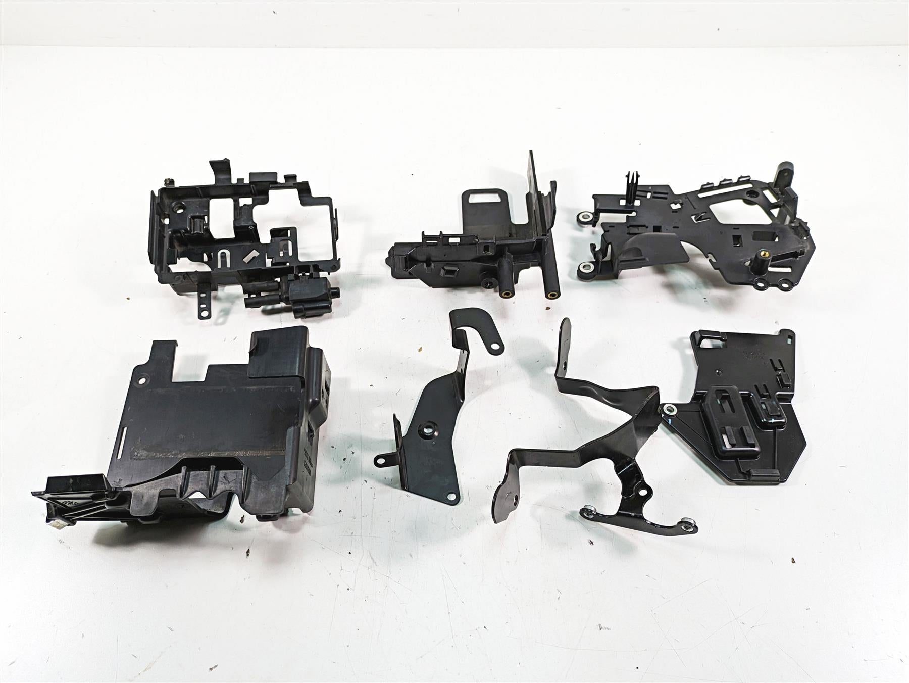 2020 Harley Softail FXBB Street Bob Electrical Carrier Plastic Set 69201632 {{ shop.shopifyCountryName }} - Mototech271