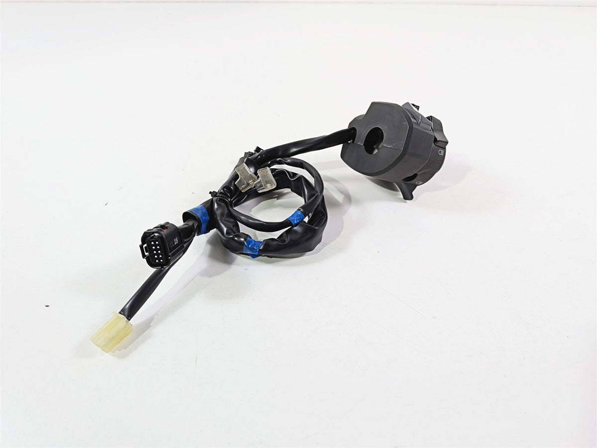 2025 Yamaha YZF R7 Nice Left Side Light Hand Control Switch BEB-83969-00-00 {{ shop.shopifyCountryName }} - Mototech271