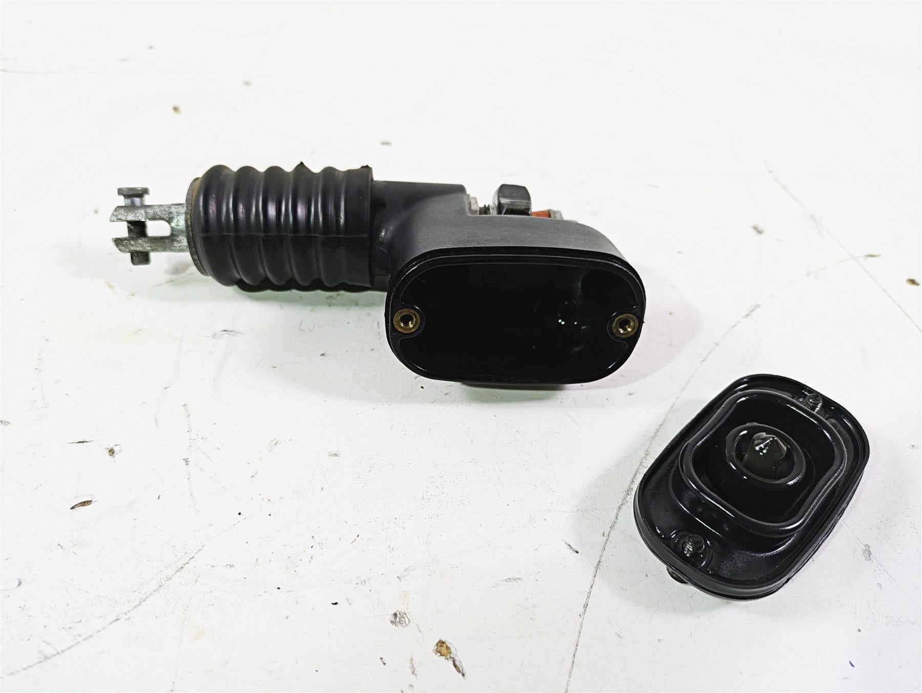 2005 Harley Softail FLSTSCI Heritage Springer Rear Brake Mstr Cylinder 41755-99F {{ shop.shopifyCountryName }} - Mototech271