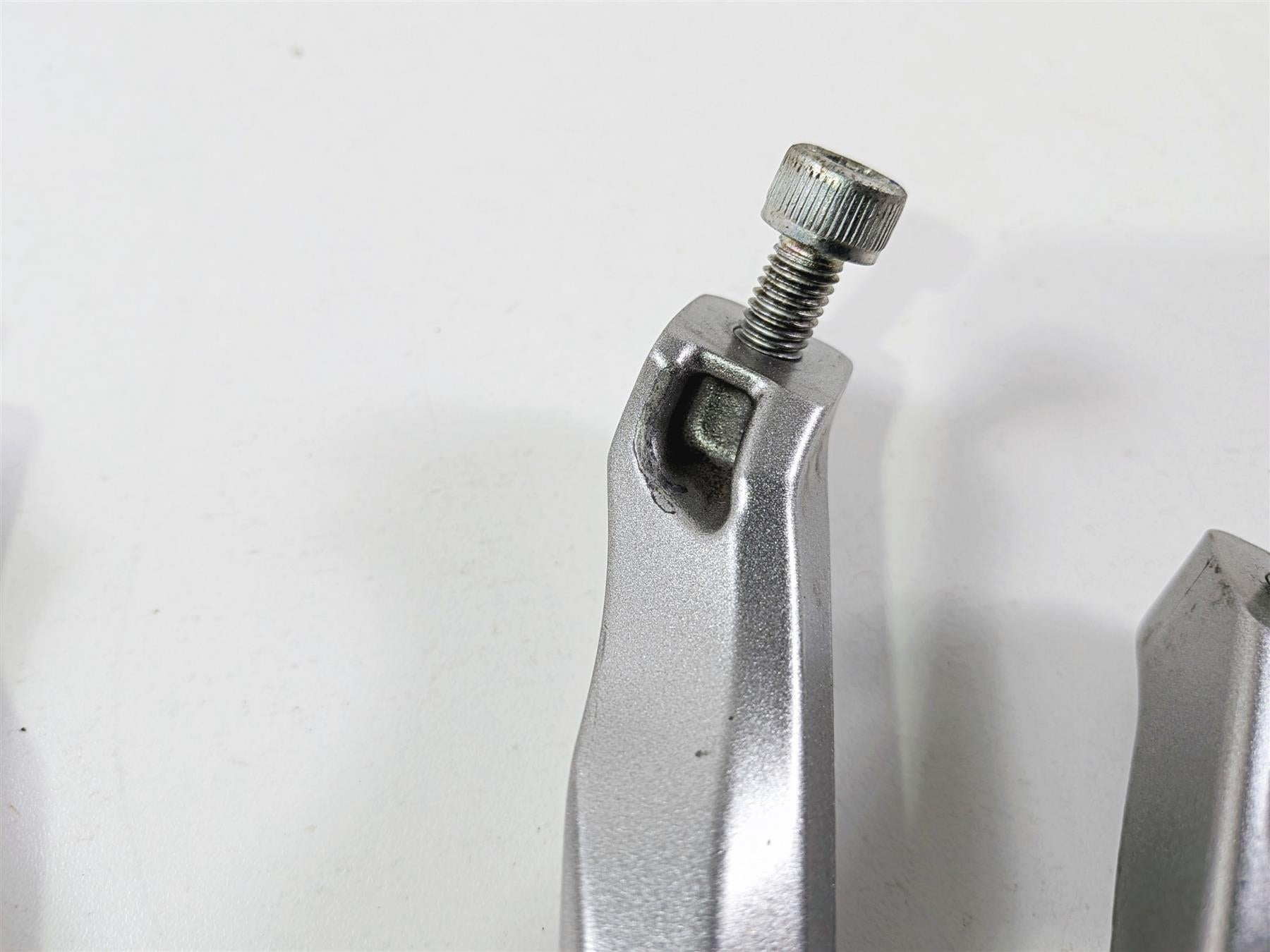 2008 Yamaha YZF R1 RN19 Oem Passenger Foot Peg Rest Set 5VY-2741L-00-00 {{ shop.shopifyCountryName }} - Mototech271