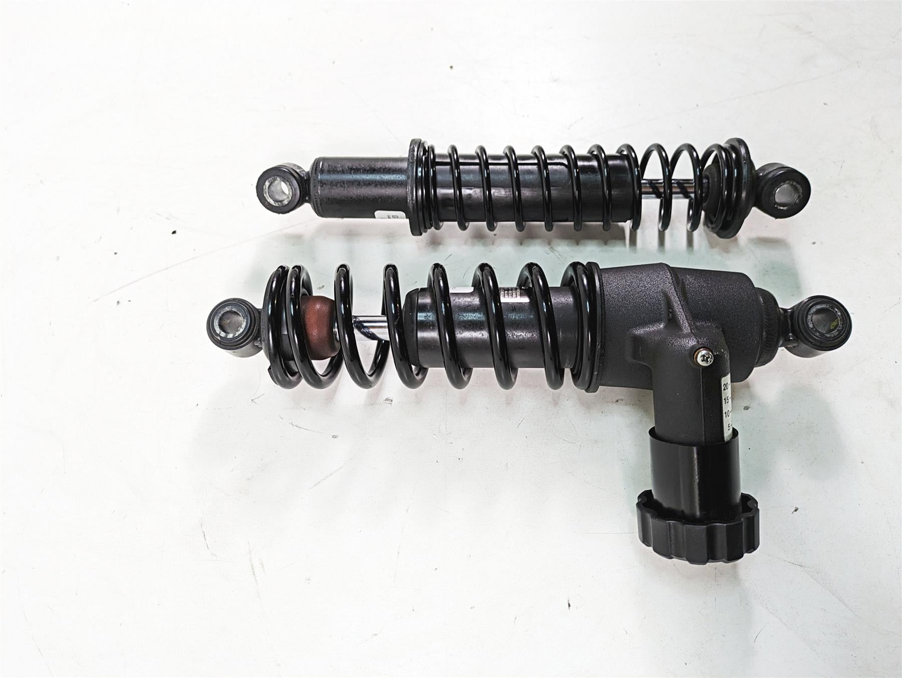 2019 Harley Touring FLHX Street Glide 12" Low Rear Adjustable Shocks 54000096 {{ shop.shopifyCountryName }} - Mototech271