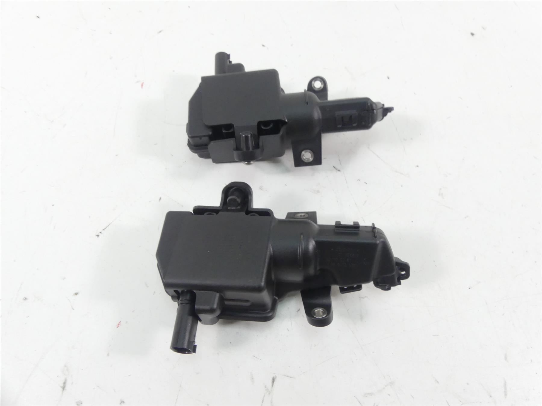 2017 BMW R1200RT K52 Saddlebag Lock Actuator Motor Set 46548549165 {{ shop.shopifyCountryName }} - Mototech271