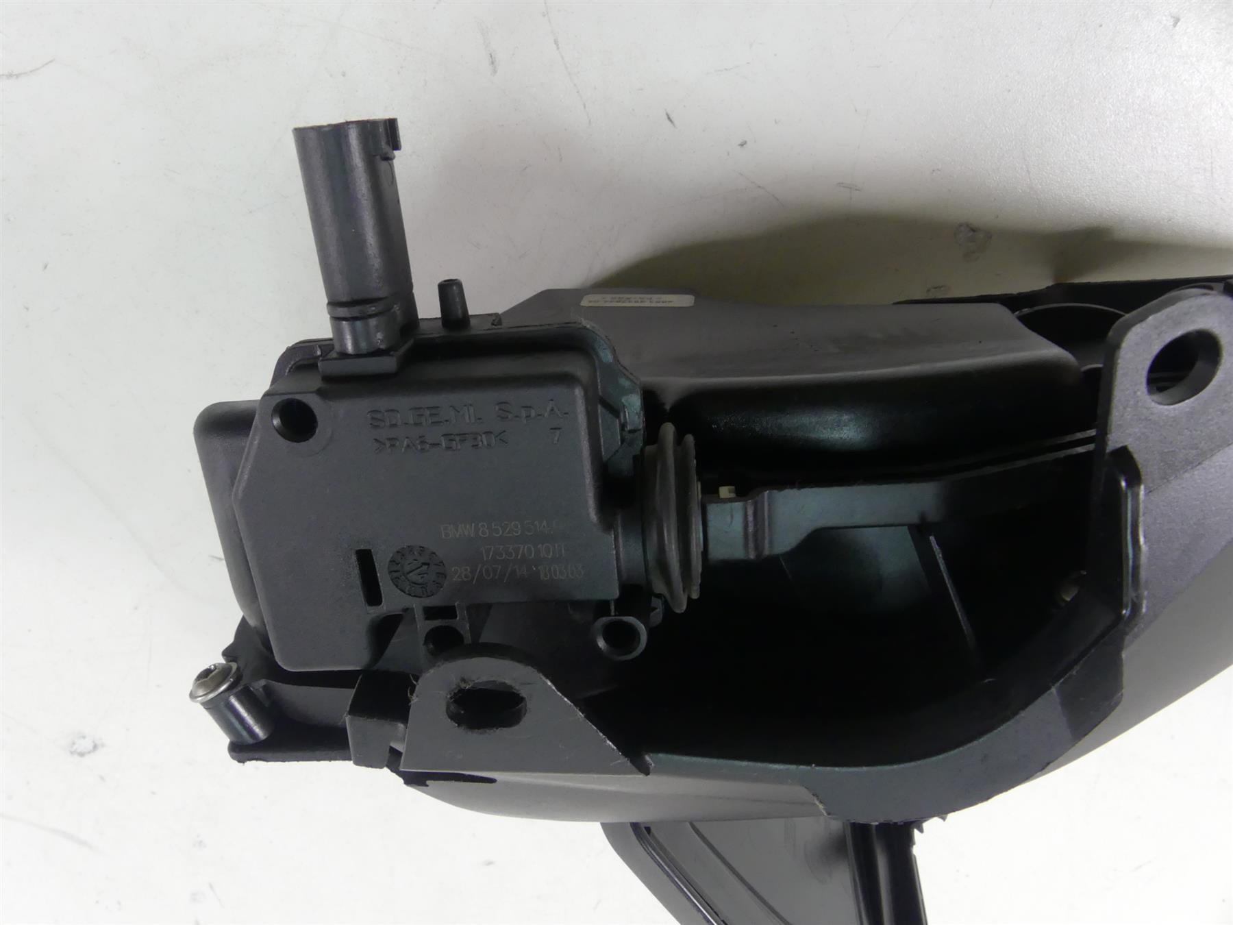 2015 BMW R1200RT K52 Right Glove Box Storage Compartment 46638544985 {{ shop.shopifyCountryName }} - Mototech271