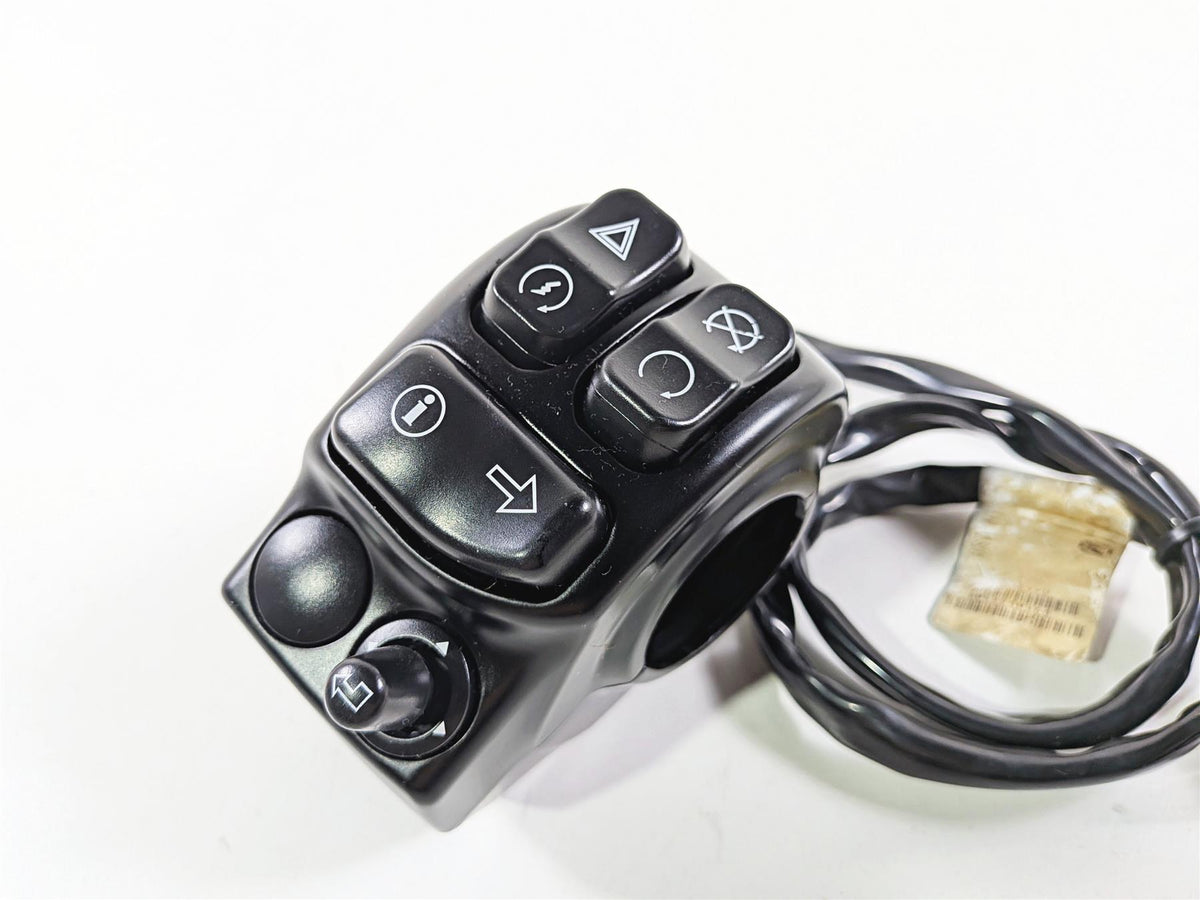 2018 Harley Touring FLHTCU Electra Glide Right Hand Control Switch 69200631-Mototech271