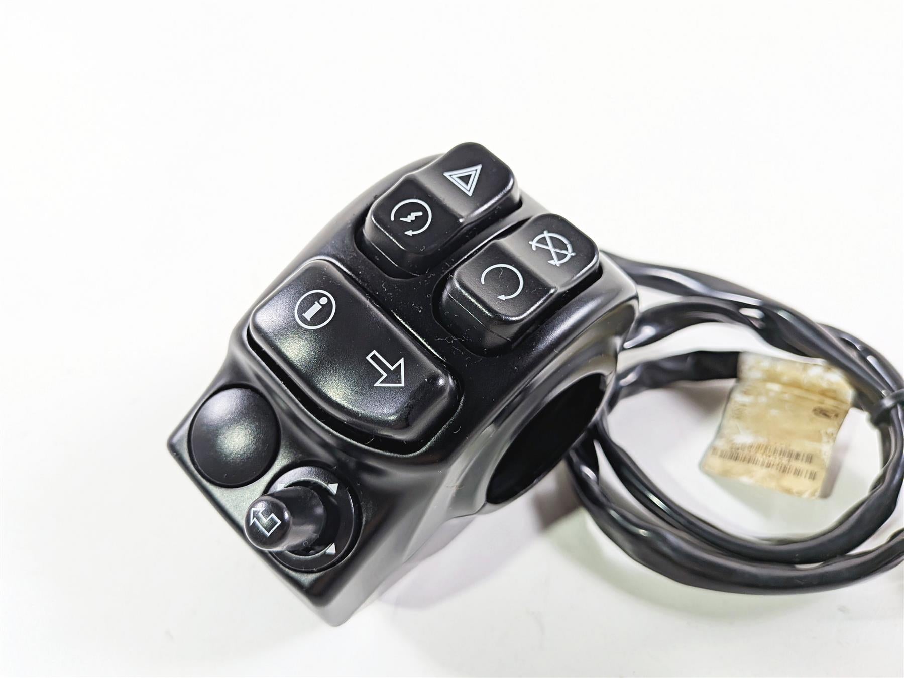 2018 Harley Touring FLHTCU Electra Glide Right Hand Control Switch 69200631-Mototech271