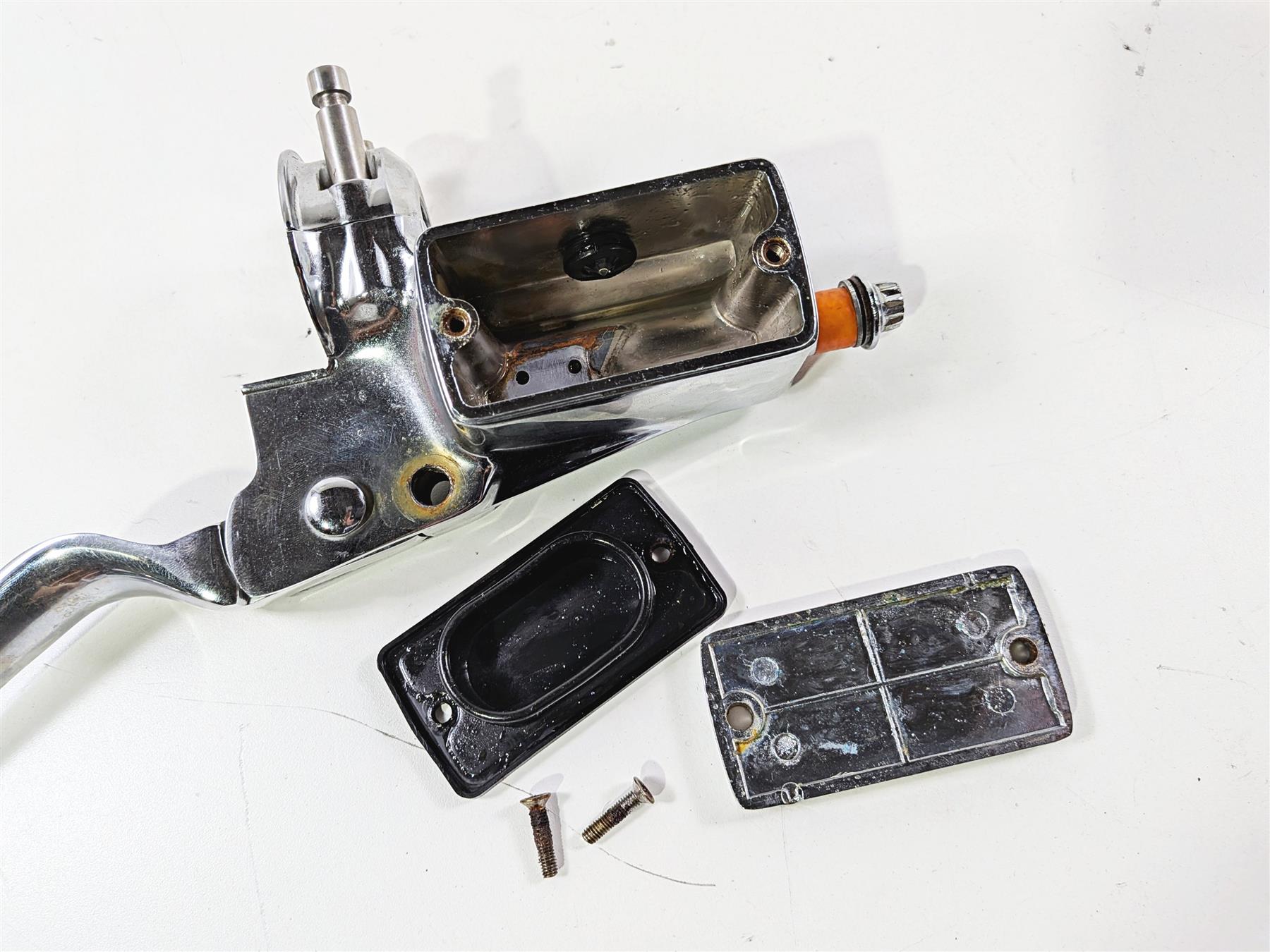 1993 Harley Touring FLHTCU Electra Glide Front Brake Master Cylinder 45013-93A {{ shop.shopifyCountryName }} - Mototech271