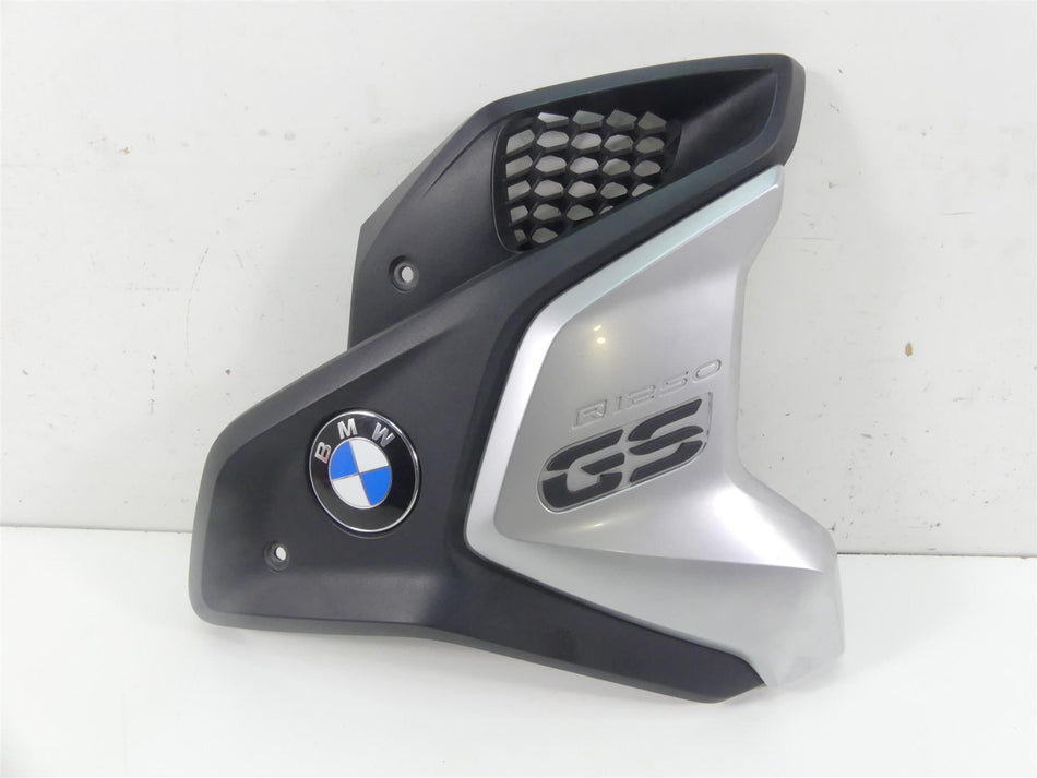 2019 BMW R1250GS K50 Right Side Intake Fairing & Emblem 46638556656 46638392882 {{ shop.shopifyCountryName }} - Mototech271