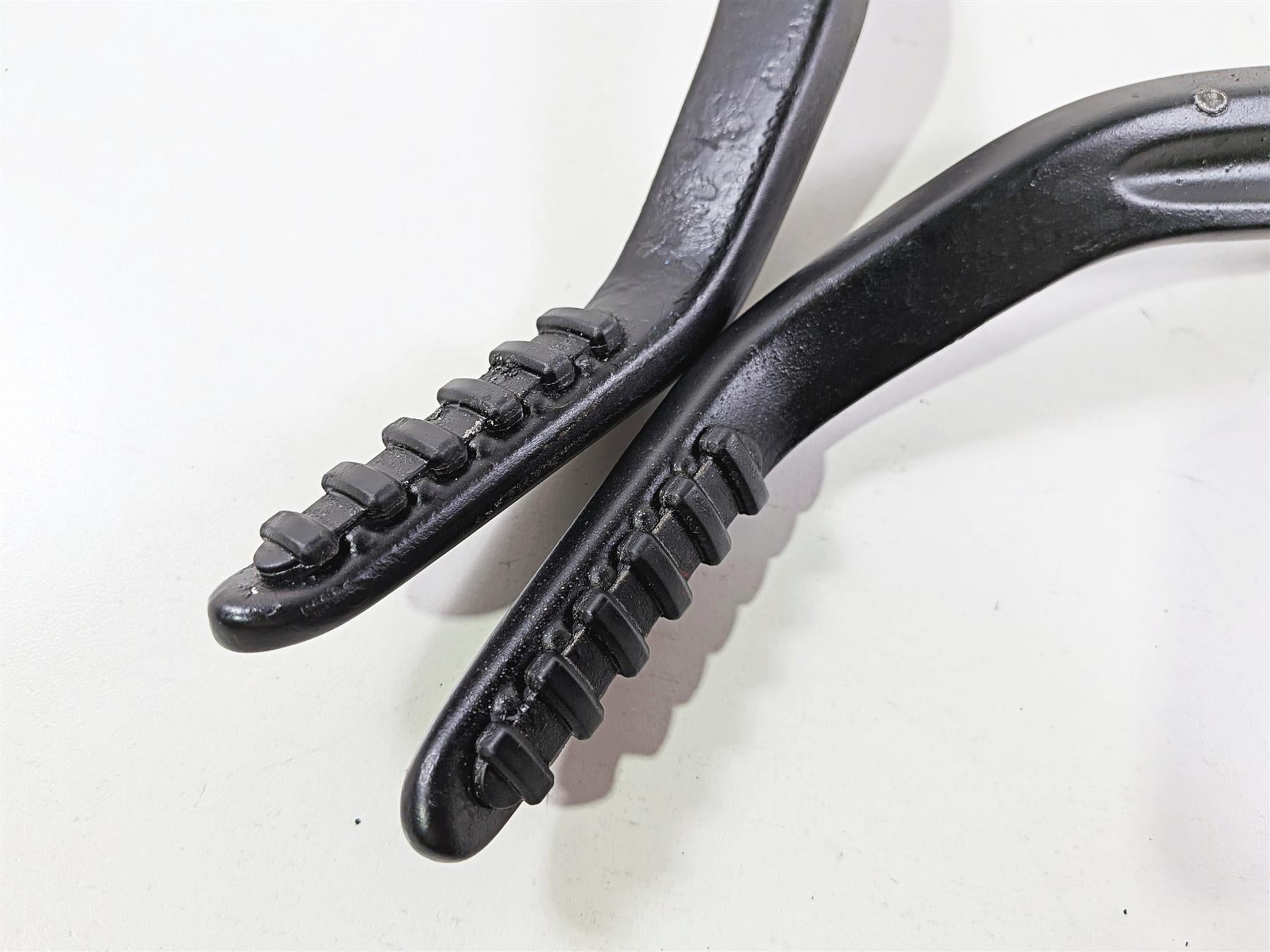 2015 Ducati Diavel Dark Rear Passenger Foot Peg Set 46520671A 46520661A-Mototech271