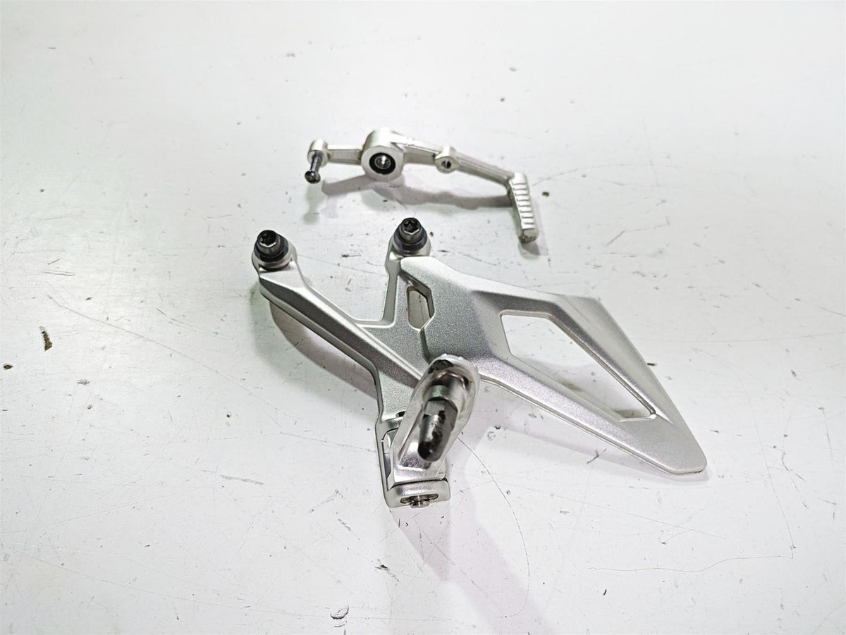 2017 BMW S1000R K47 Left Rider Footpeg & Shifter Shift Lever 46718562397 8562402 {{ shop.shopifyCountryName }} - Mototech271