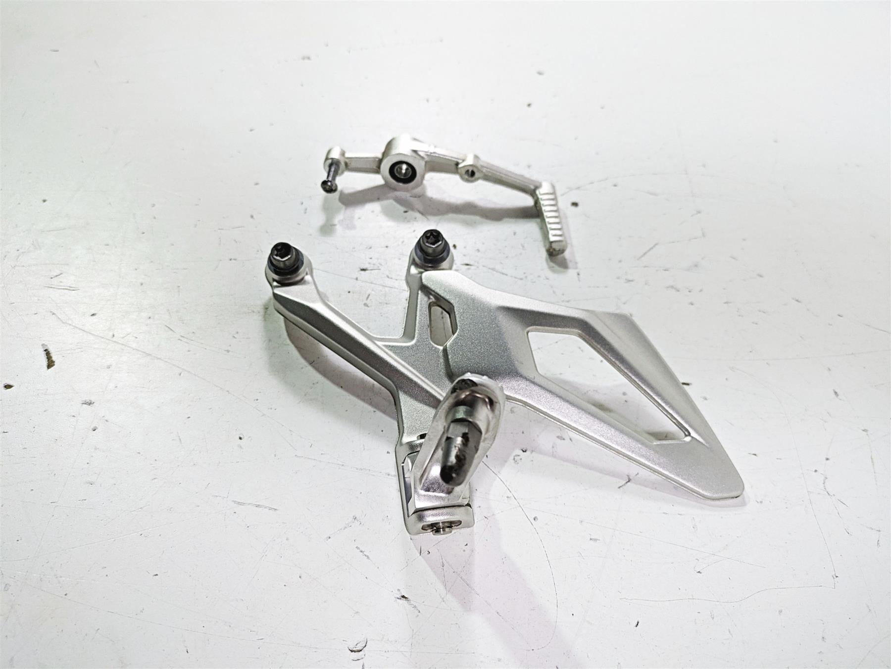 2017 BMW S1000R K47 Left Rider Footpeg & Shifter Shift Lever 46718562397 8562402 {{ shop.shopifyCountryName }} - Mototech271