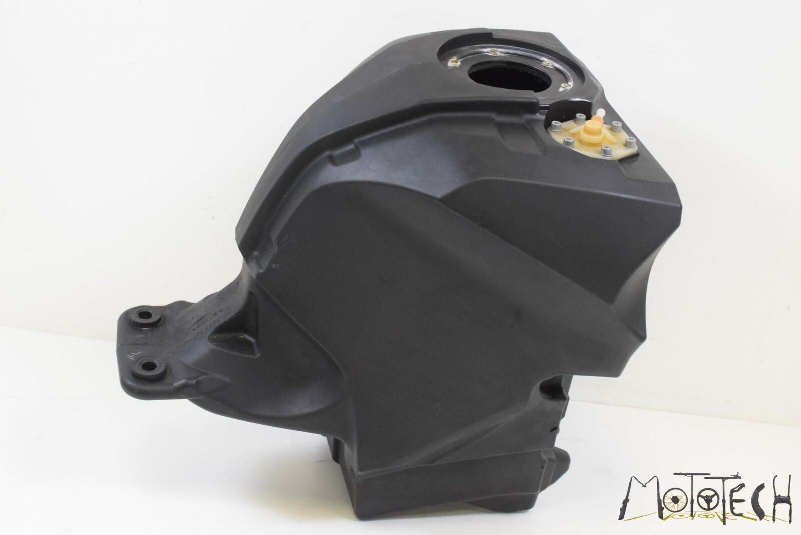 2006 BMW K1200S K1200 S K40 Fuel Gas Petrol Tank Reservoir 16117675404 {{ shop.shopifyCountryName }} - Mototech271