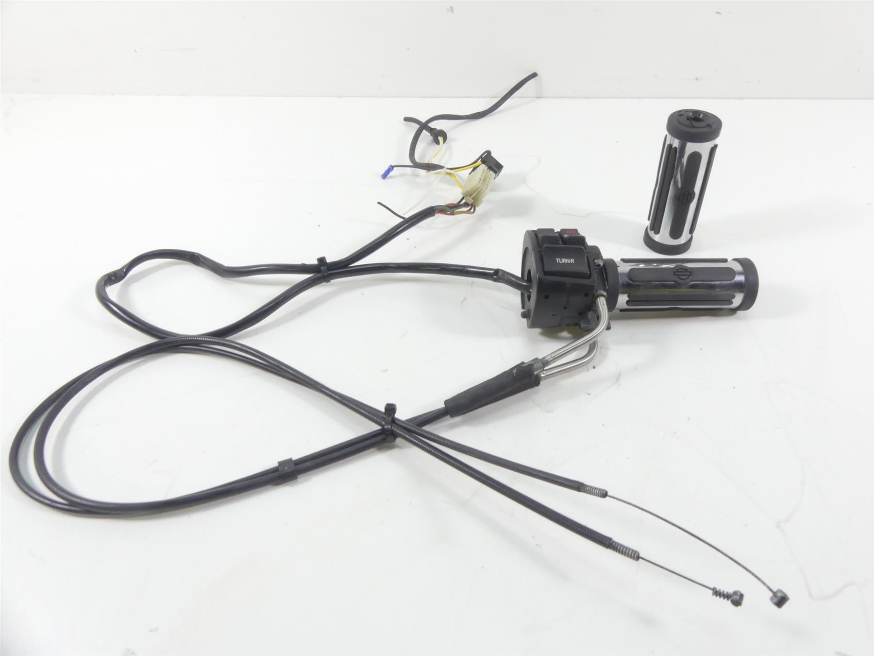 1993 Harley FXSTS Softail Springer Right Control Switch + Throttle Grip 70219-87 {{ shop.shopifyCountryName }} - Mototech271