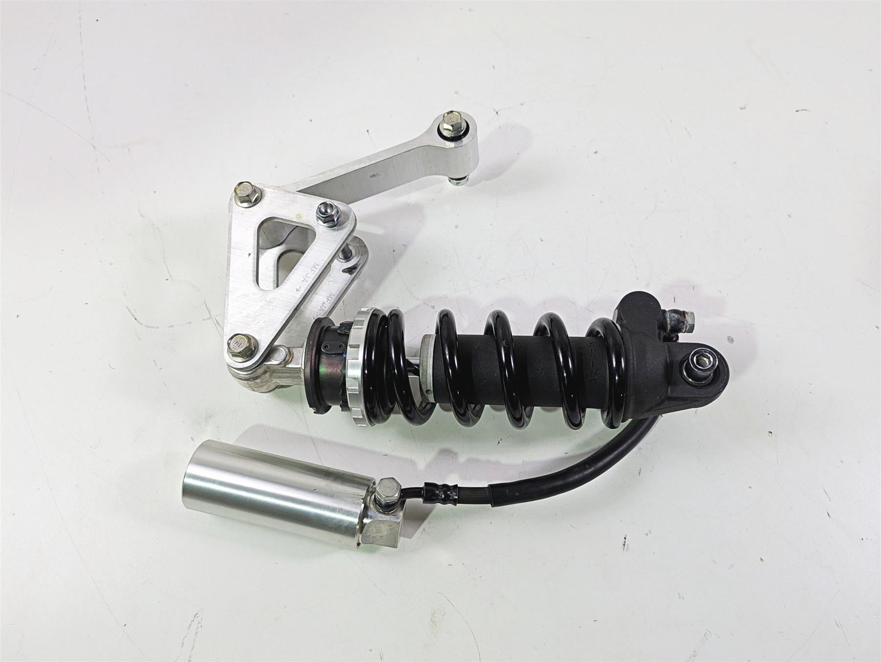 2025 Honda CBR600RR Straight Rear Suspension Shock Damper 52400-MJC-L11 {{ shop.shopifyCountryName }} - Mototech271