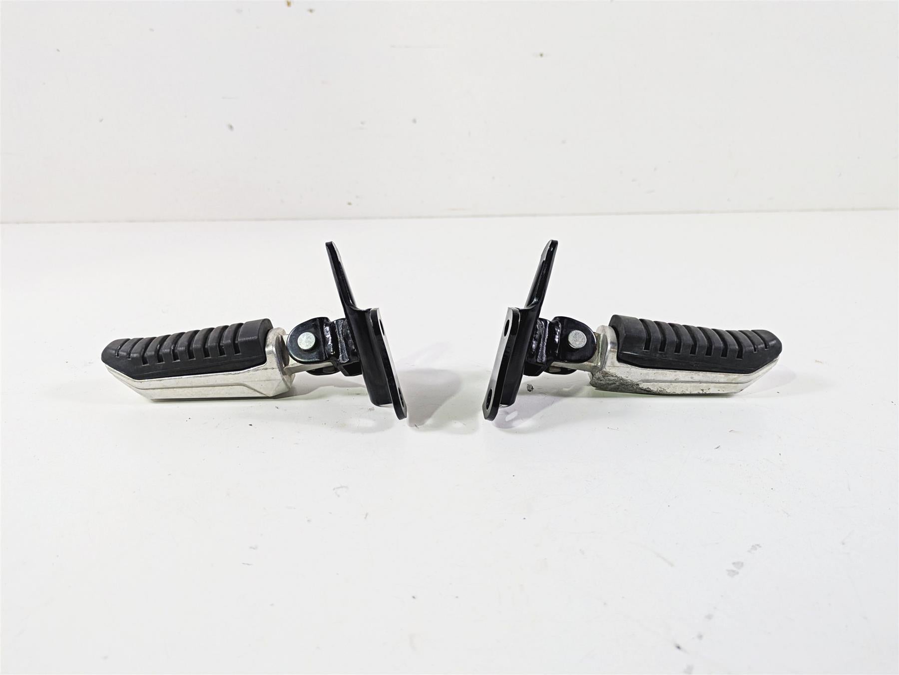 2019 Suzuki M109R VZR1800 Boulevard Rear Passenger Footpeg Set 43600-48G00 {{ shop.shopifyCountryName }} - Mototech271