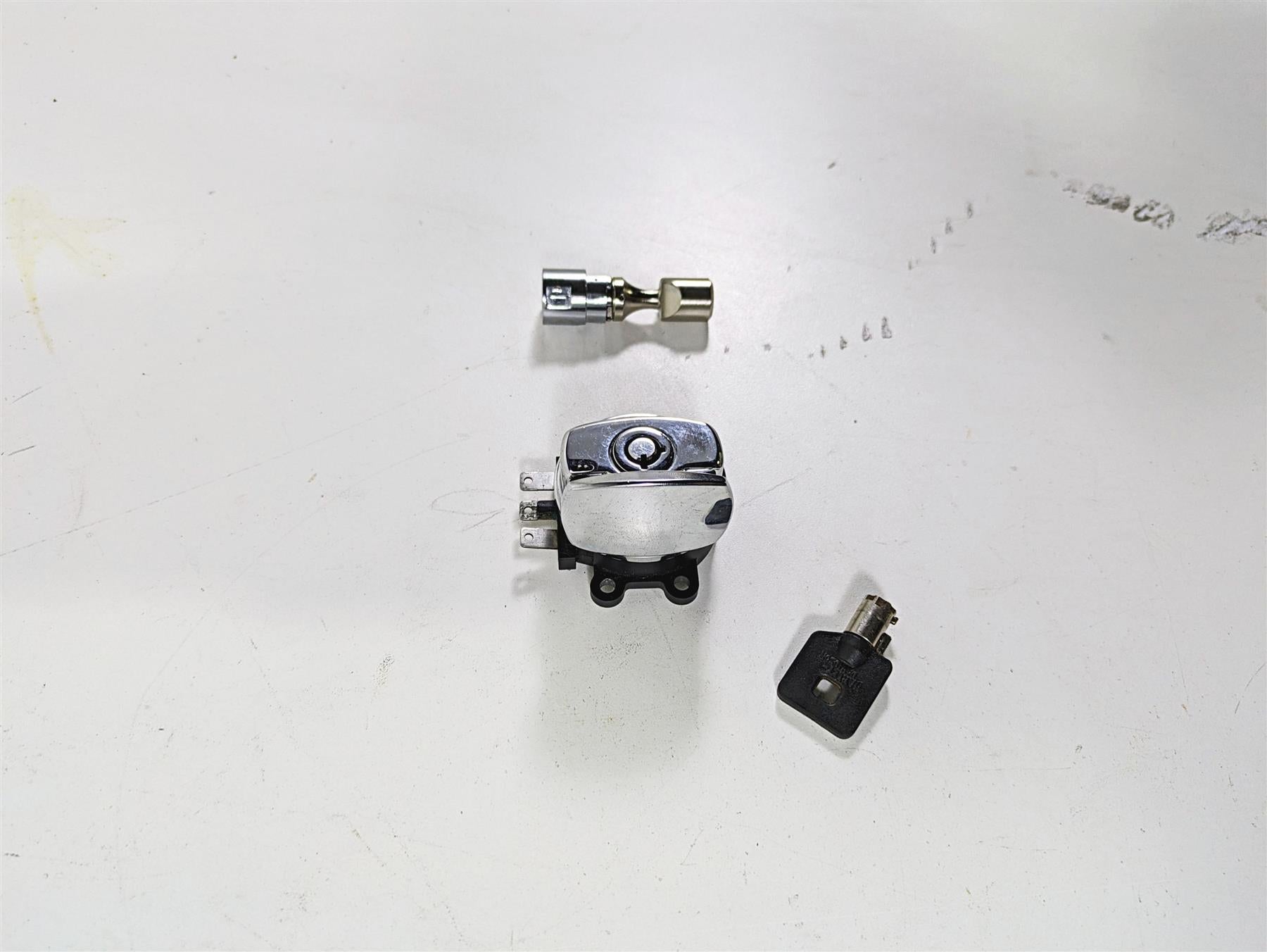 2008 Harley FLSTC Softail Heritage Ignition Switch Key Lock Set 71450-04 {{ shop.shopifyCountryName }} - Mototech271
