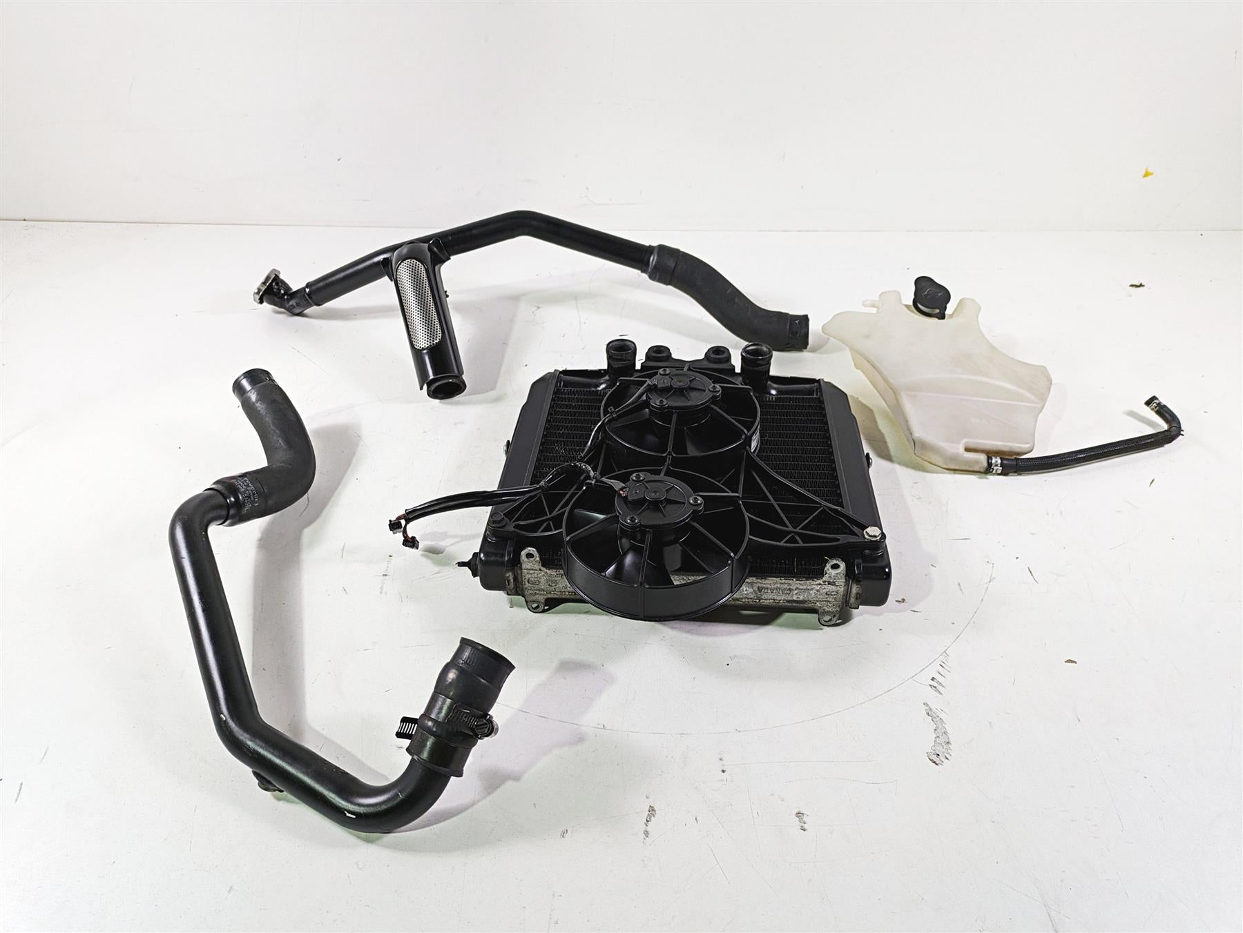 2013 Harley VRSCDX Night Rod Sp Radiator Fans Reservoir Hoses 26722-04 | Mototech271