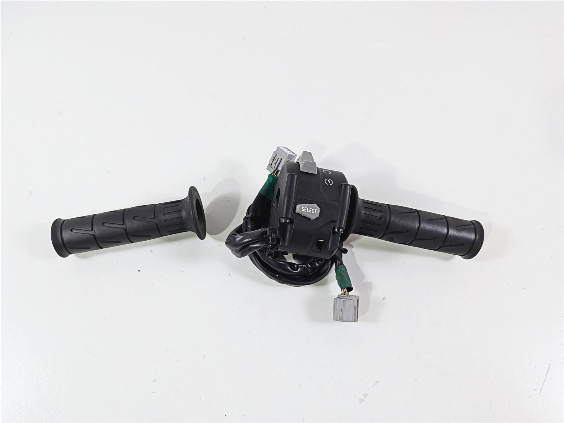 2022 Kawasaki ZX10R ZX1000 Ninja Right Hand Start Control Switch 46091-0585 {{ shop.shopifyCountryName }} - Mototech271