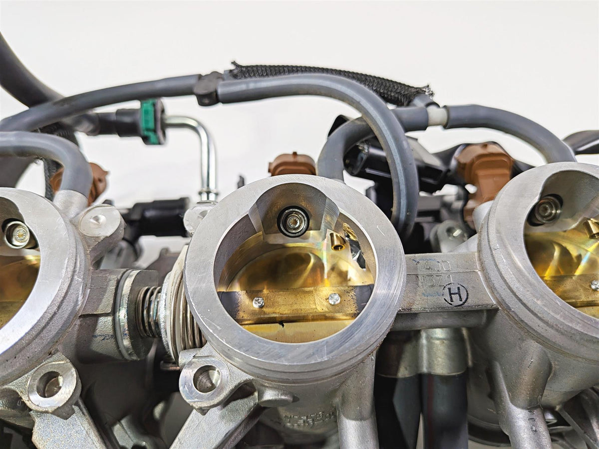 2024 Suzuki GSXR 600 Mikuni Throttle Body Bodies Fuel Injector Set 13406-14J01 {{ shop.shopifyCountryName }} - Mototech271