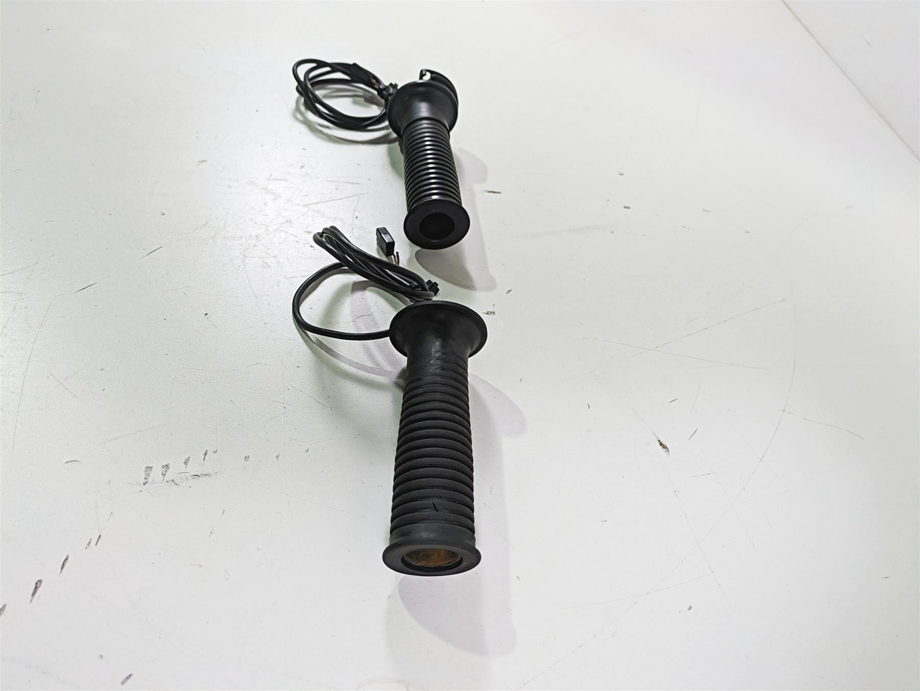 2004 BMW R1150GS R21 L+R Heated Hand Grip Set -READ 61317694813 61317710440 {{ shop.shopifyCountryName }} - Mototech271