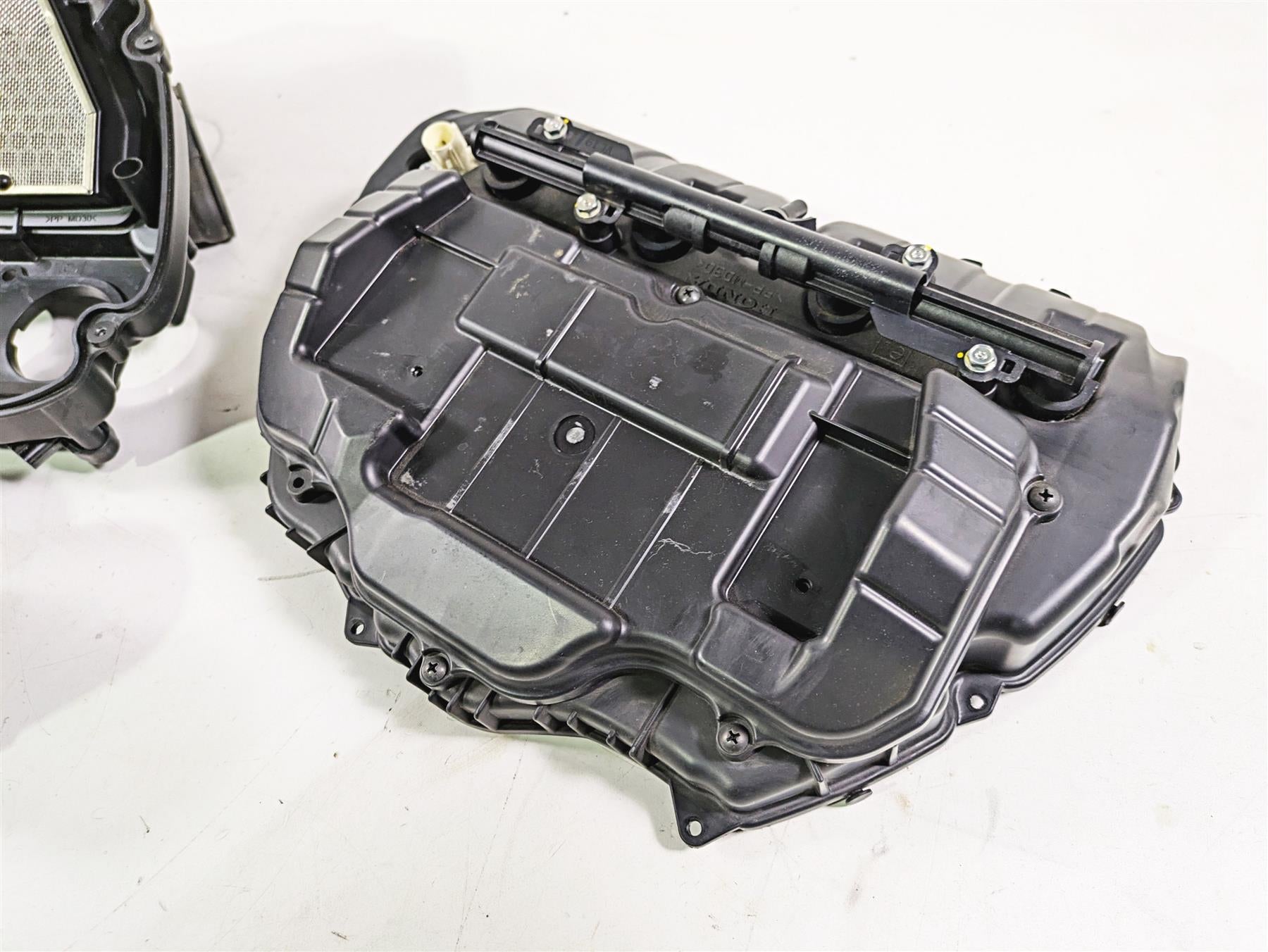 2008 Honda CBR1000RR SC59 Air Box Filter & Upper Injectors -Read 17220-MFL-000 {{ shop.shopifyCountryName }} - Mototech271