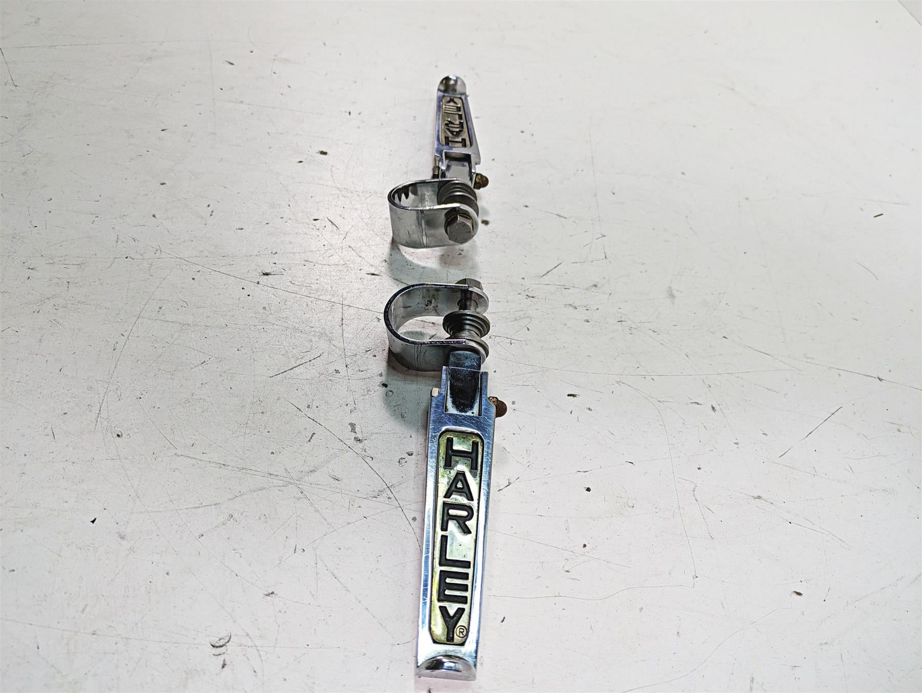 2008 Harley FLHTCU Electra Glide Old-School Highway Pegs Footpeg Ret 49102-86T {{ shop.shopifyCountryName }} - Mototech271