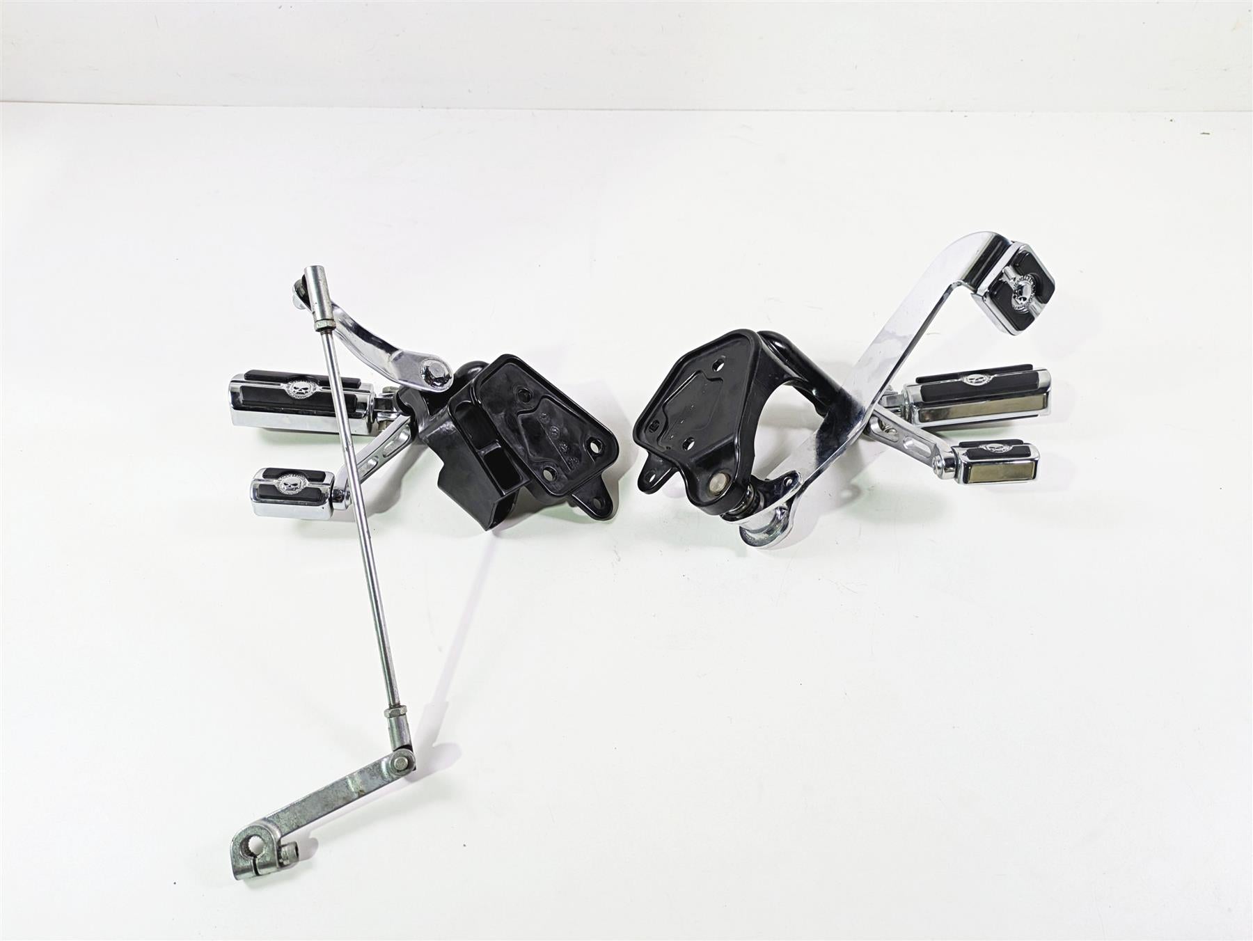 2004 Harley Softail FXSTDI Deuce Front Forward Foot Control Peg 33683-00 42507-00