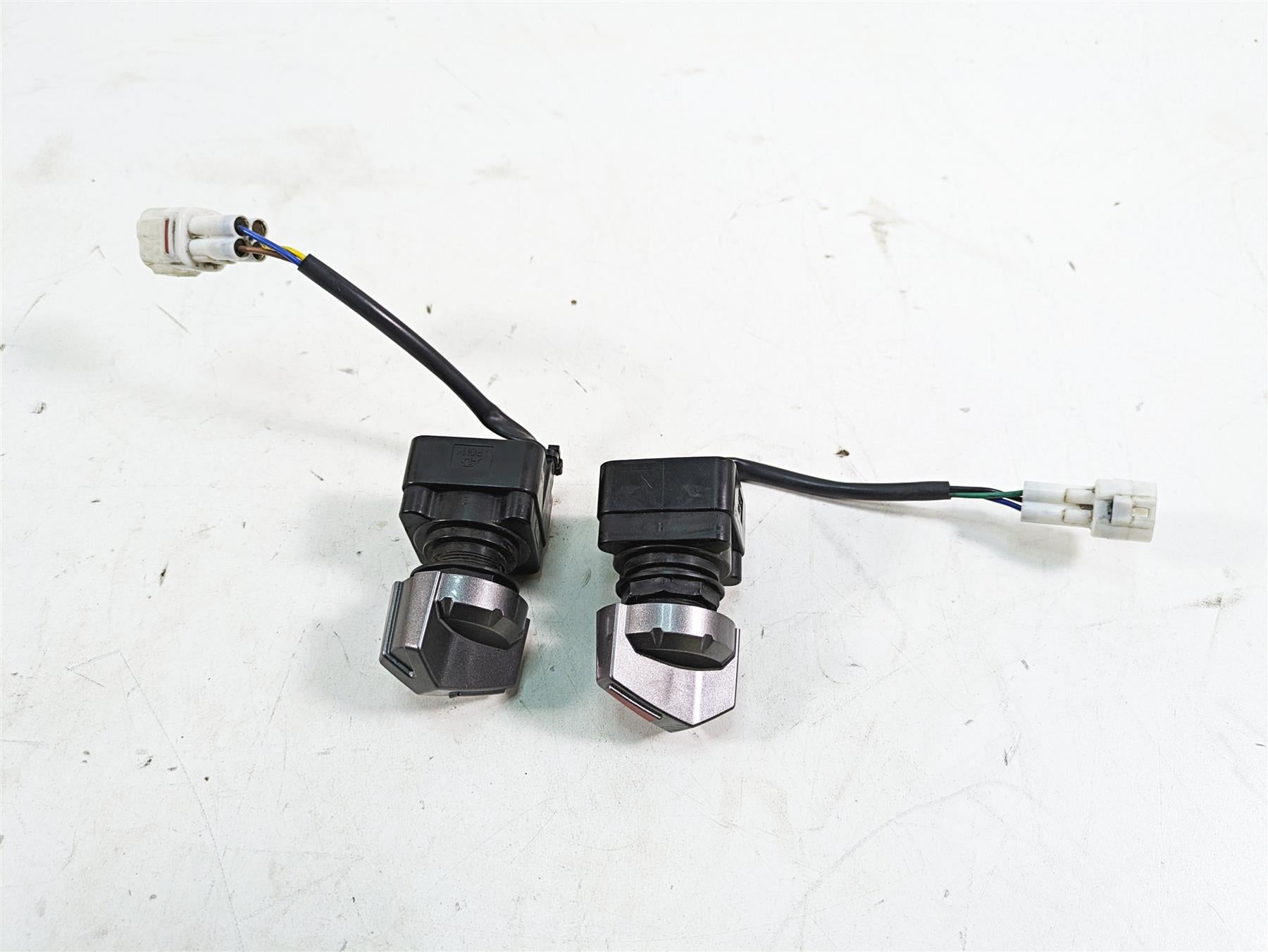 2019 Yamaha YXZ1000 R EPS SS SE Light Awd 4wd Switch Set 2HC-82526-00-00 {{ shop.shopifyCountryName }} - Mototech271