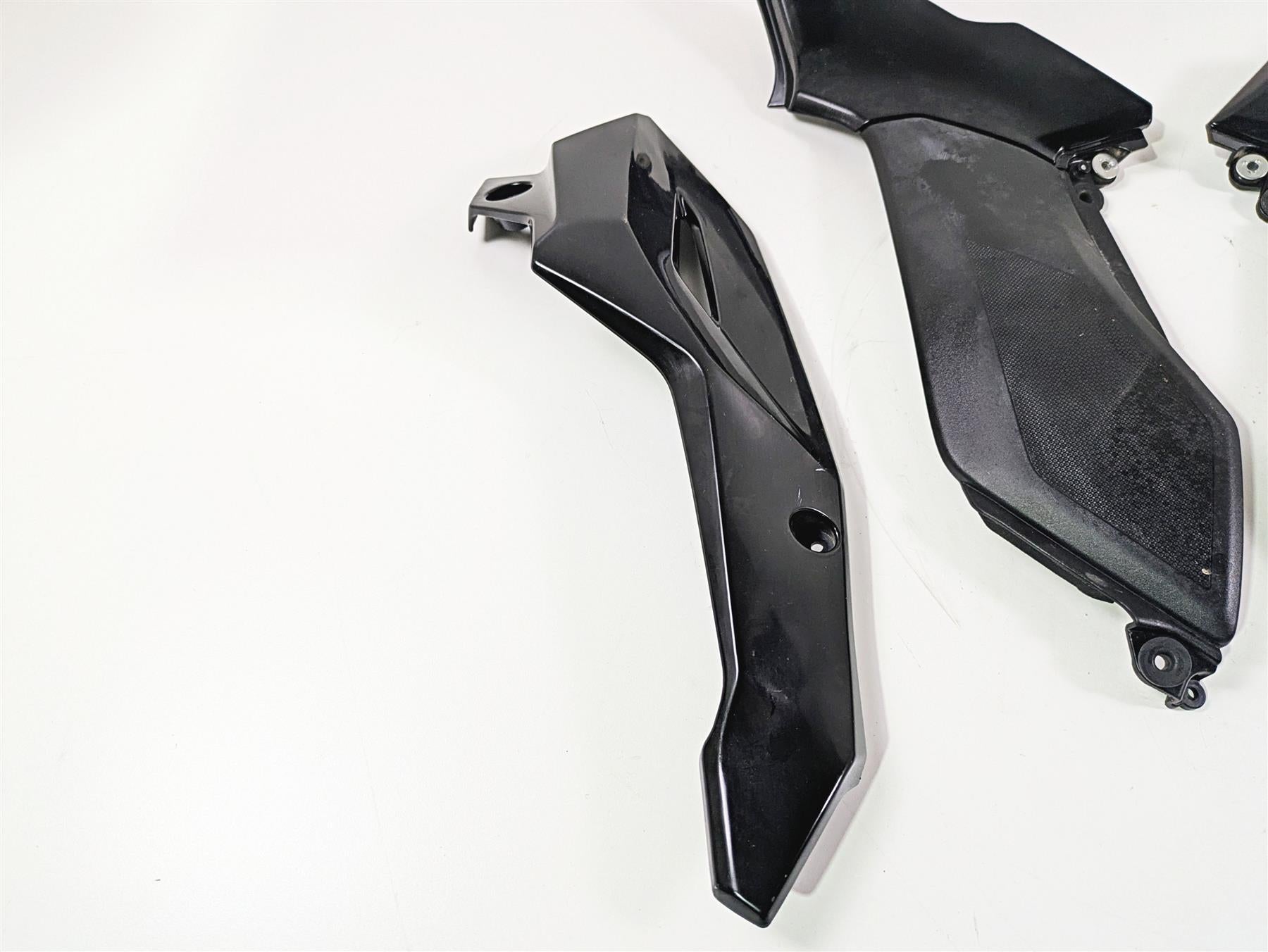 2020 Kawasaki Z900 ZR900 Oem & Xxun Moto Plastic Infill Set 7058 14093-0667 {{ shop.shopifyCountryName }} - Mototech271