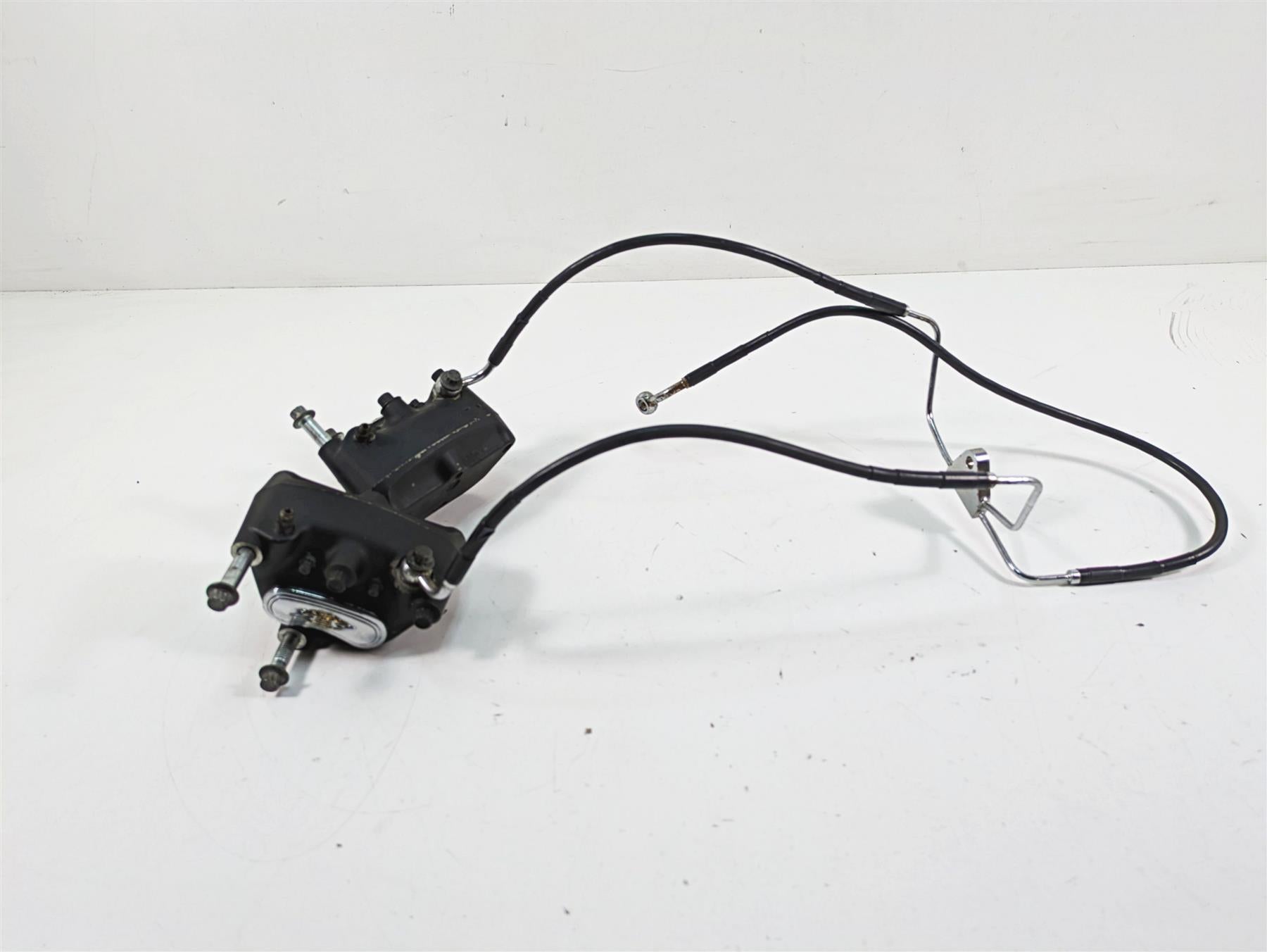 2005 Harley Touring FLHTCUI Electra Glide Front Brake Caliper Set 44046-00D {{ shop.shopifyCountryName }} - Mototech271