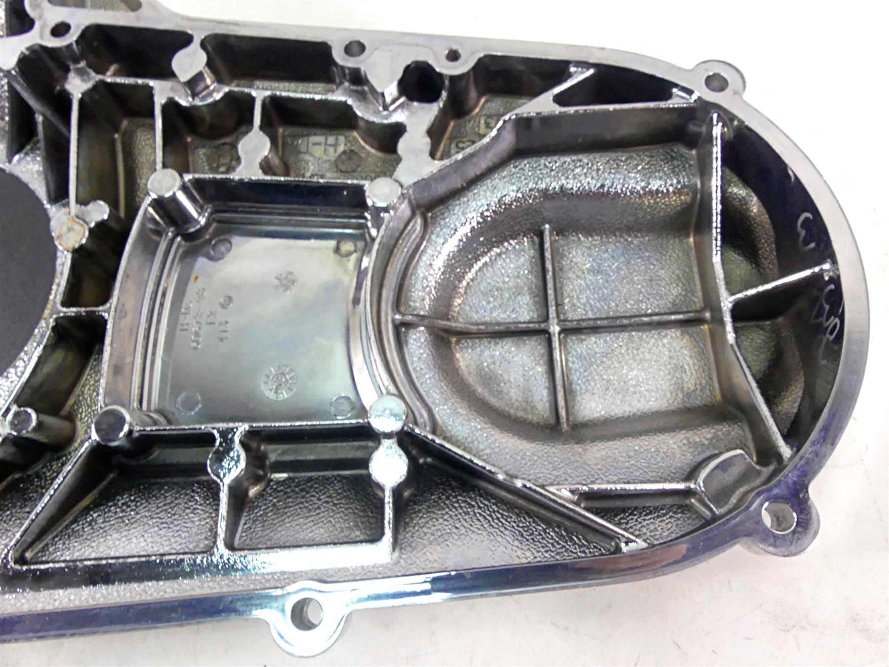 2004 Harley Touring FLHTCUI Electra Glide Outer Primary Clutch Cover 60672-98 {{ shop.shopifyCountryName }} - Mototech271