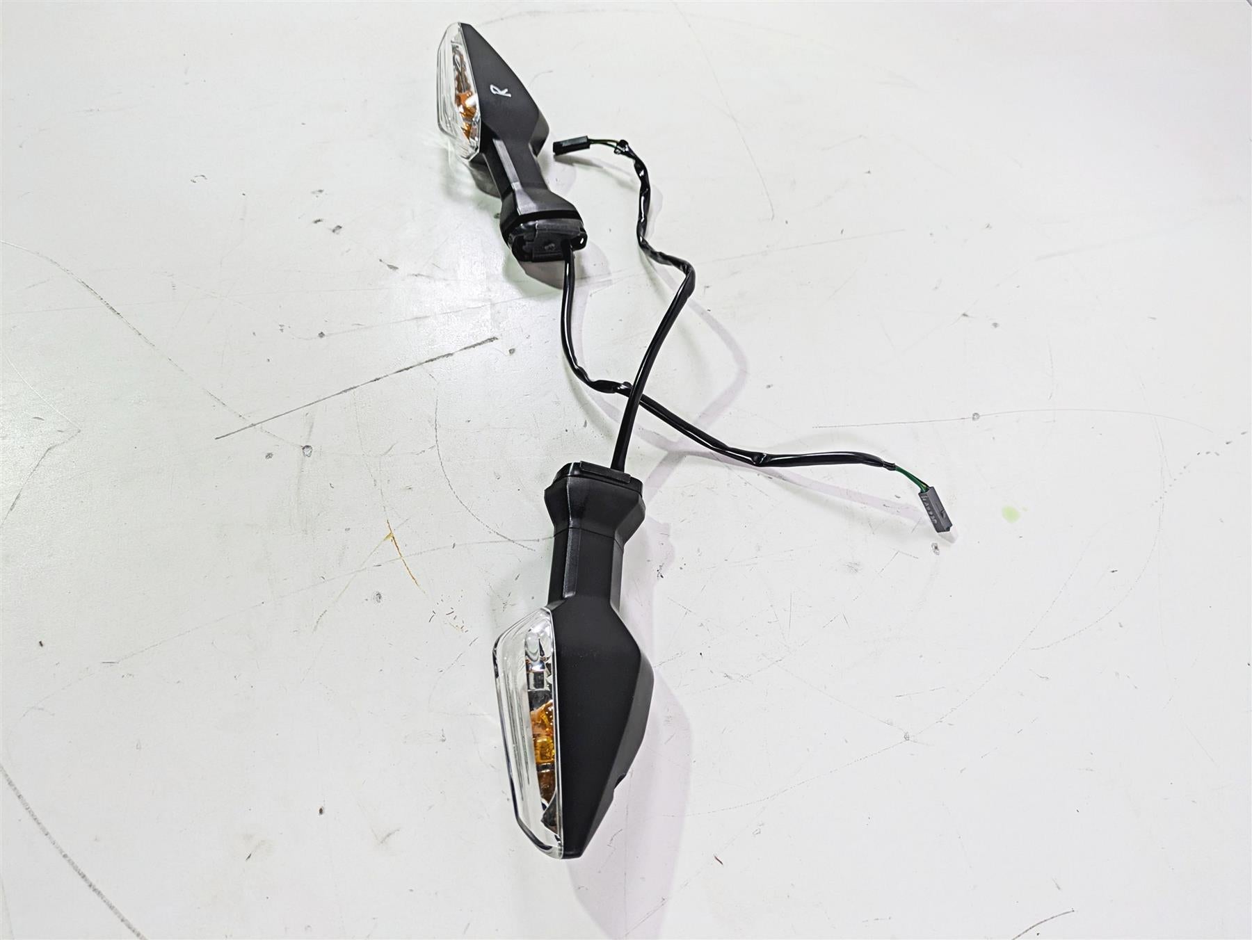 2022 Kawasaki ZR900RS Cafe Front Blinker Turn Signal Set 23037-0537 23037-0538 {{ shop.shopifyCountryName }} - Mototech271