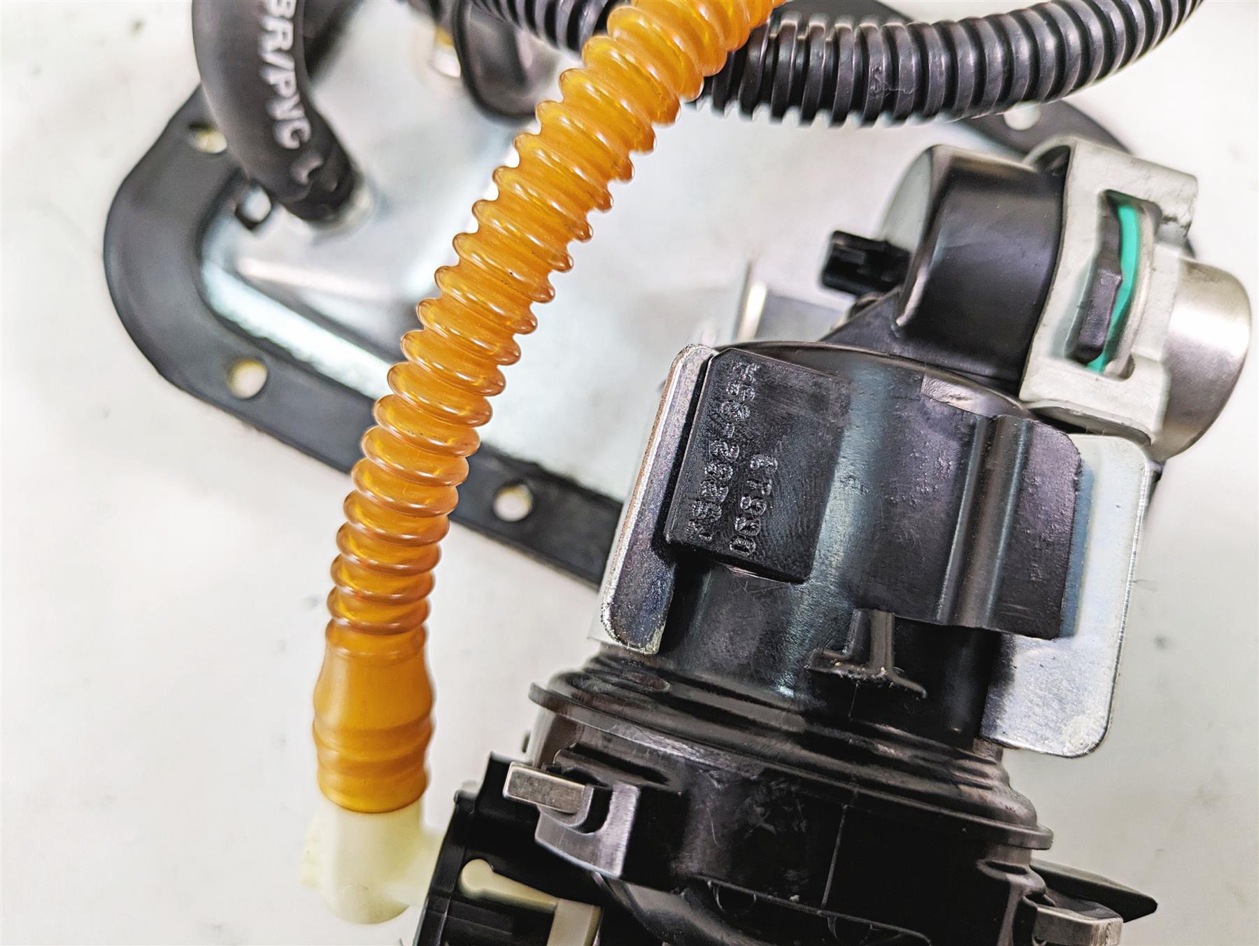 2013 Harley Softail FLSTC Heritage Classic Fuel Gas Pump & Sender 75284-08A {{ shop.shopifyCountryName }} - Mototech271