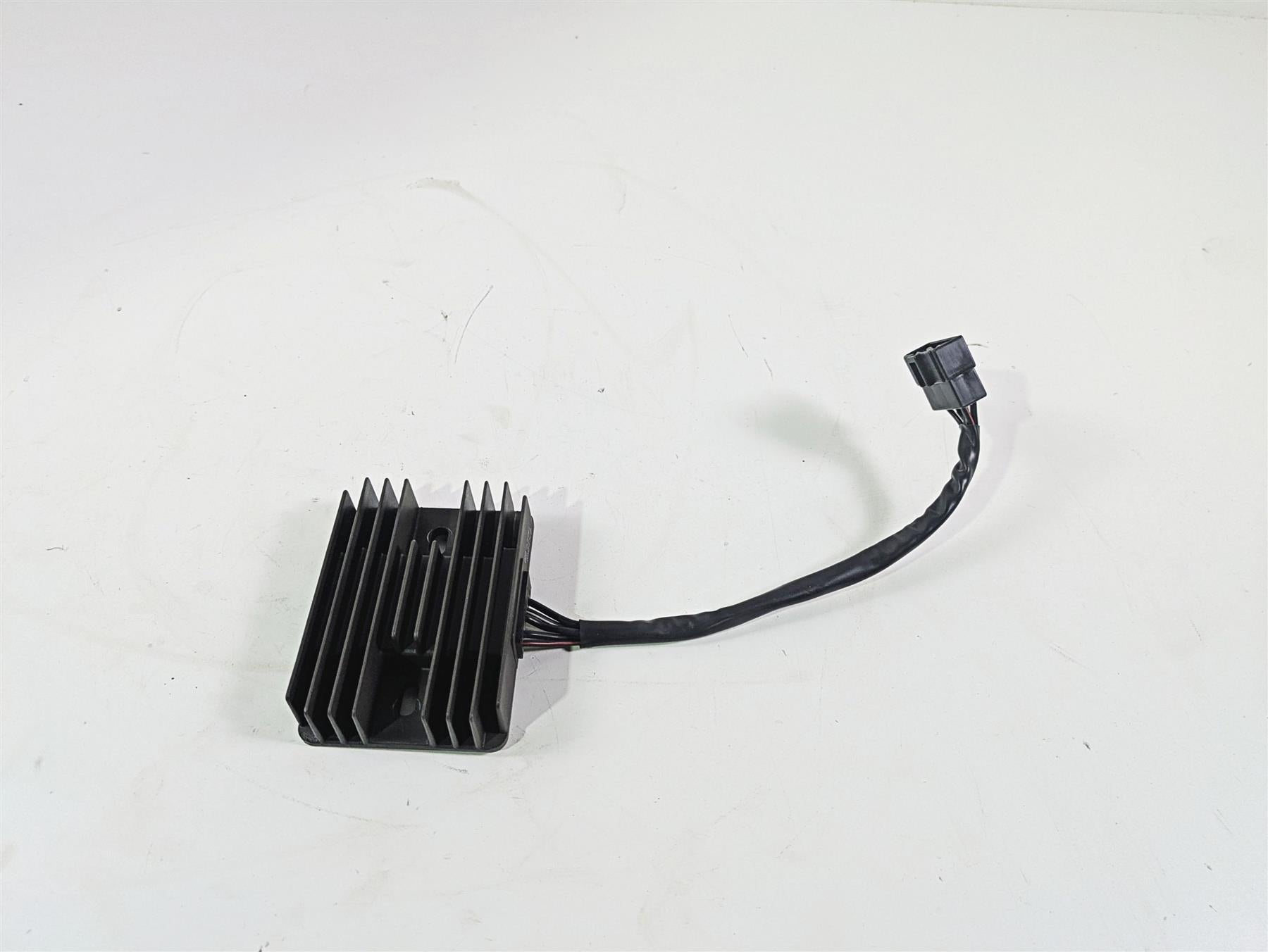 2013 Triumph Bonneville Rectifier Voltage Regulator SH811CB T1300888 {{ shop.shopifyCountryName }} - Mototech271