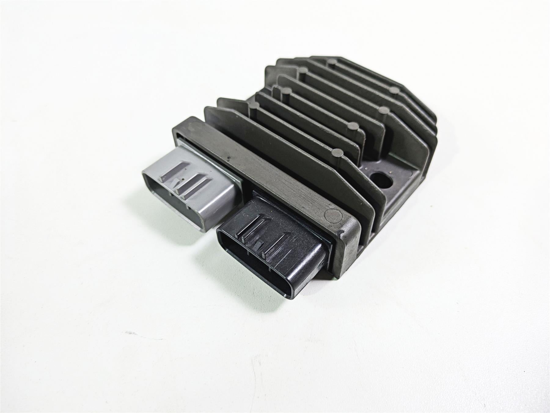 2019 Ducati Supersport 939 S Rectifier Voltage Regulator FH020AA 54040301B {{ shop.shopifyCountryName }} - Mototech271