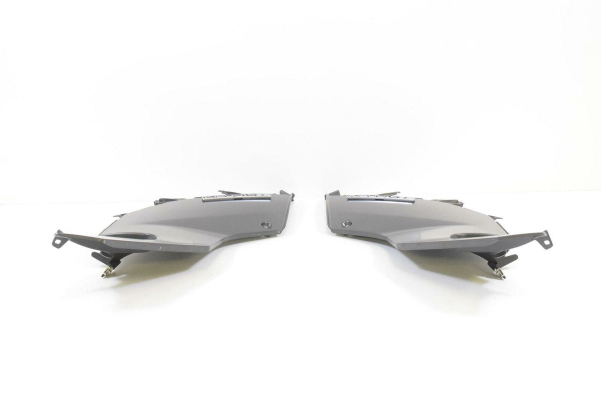 2008 BMW K1200GT K1200 GT K44 Tank Between Leg Side Fairing Set 46637685024 {{ shop.shopifyCountryName }} - Mototech271